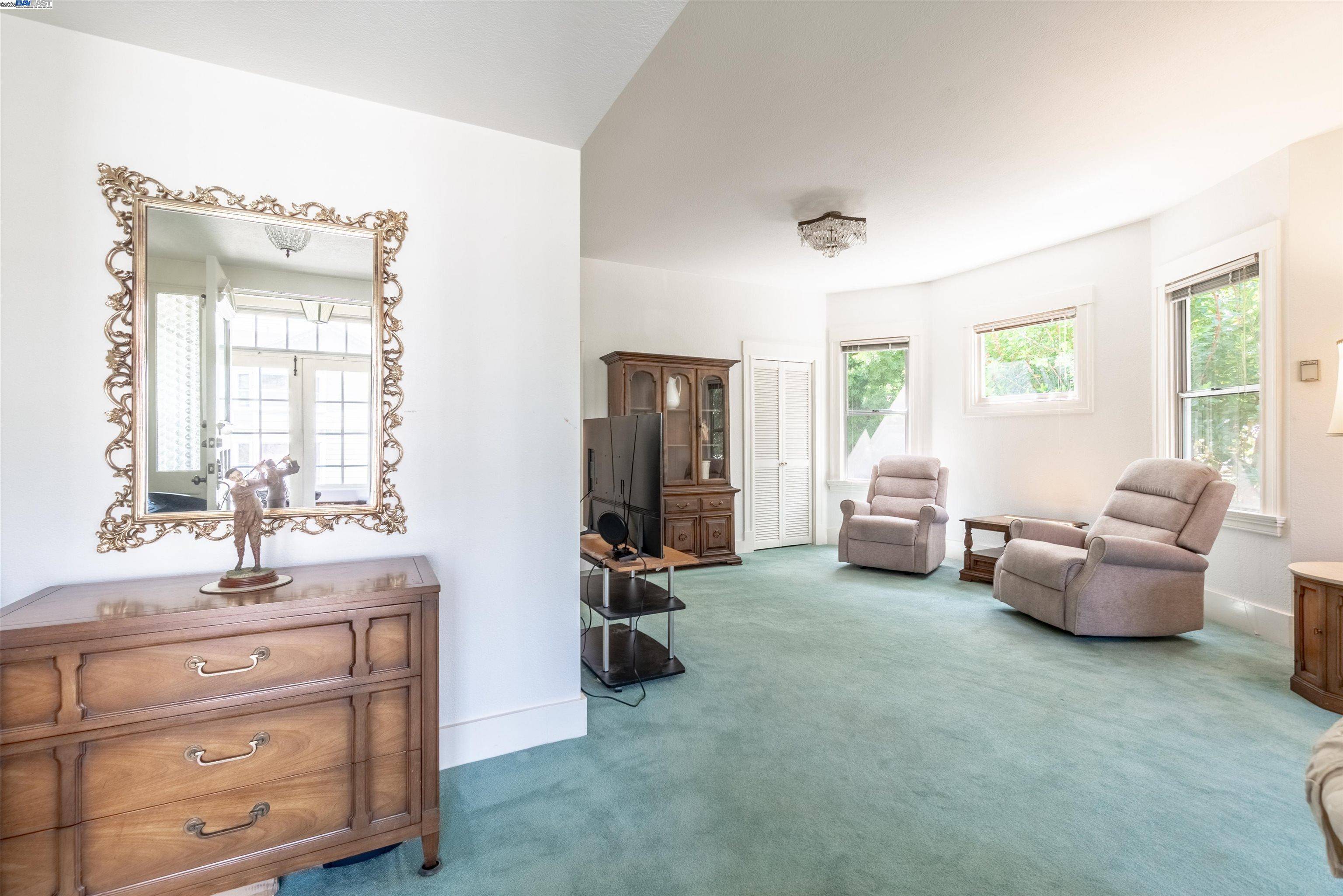 Alameda, CA 94501,1024 Fair Oaks Ave