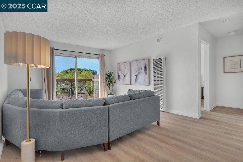 El Sobrante, CA 94803,5317 Ridgeview Cir #8