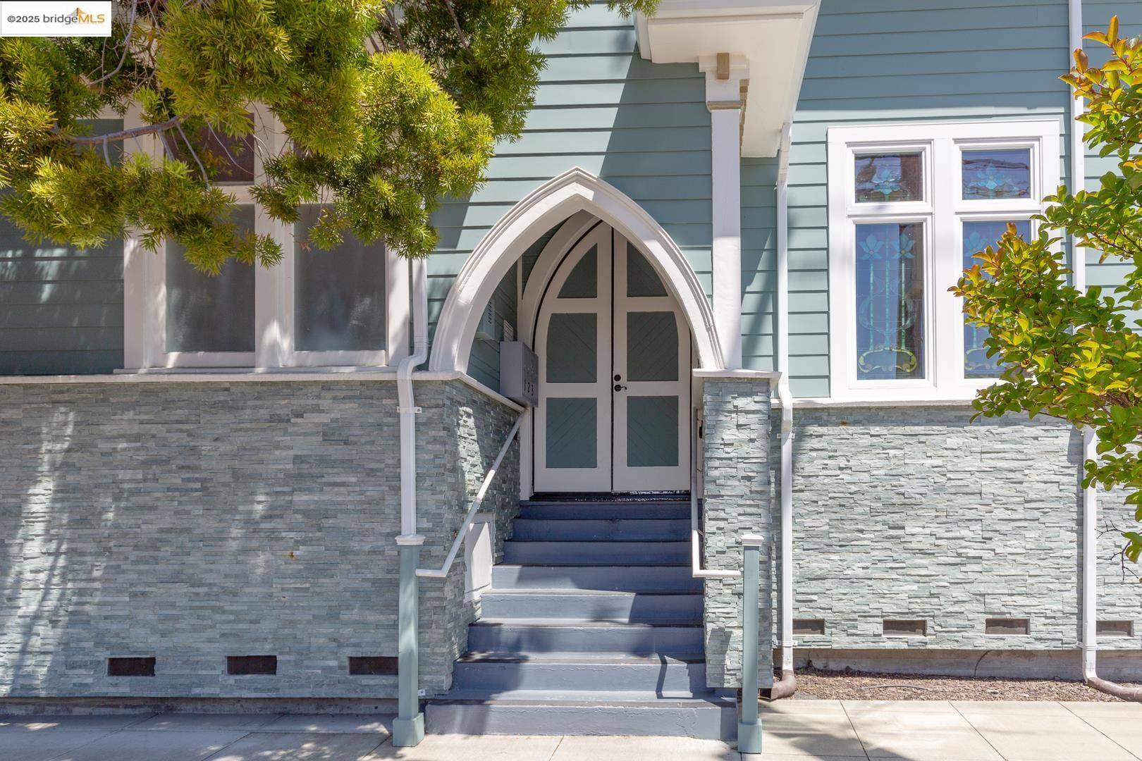 Oakland, CA 94609,6300 Shattuck Ave #1