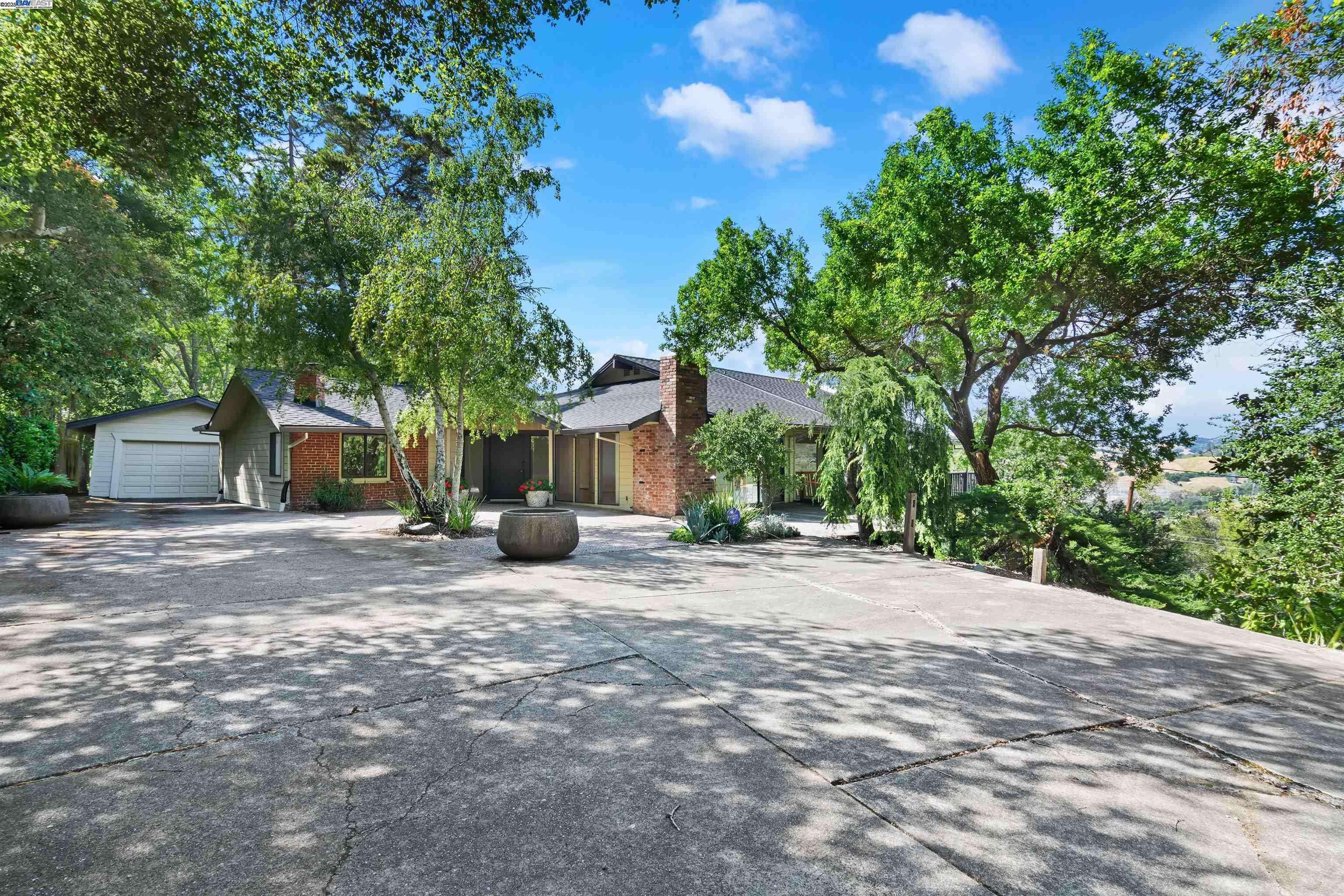 Orinda, CA 94563,26 Marston Rd