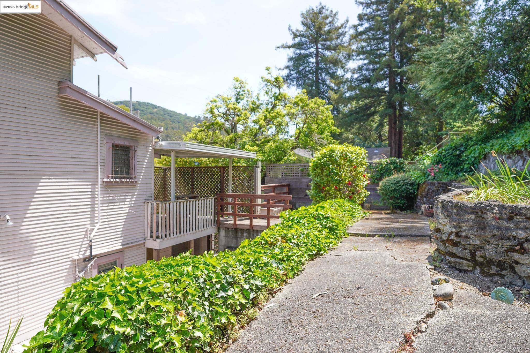 Oakland, CA 94605,6133 Hillmont Dr