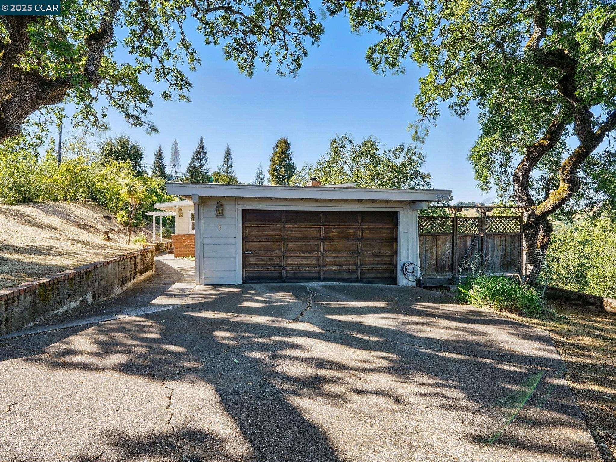 Orinda, CA 94563,5 Tappan Ct