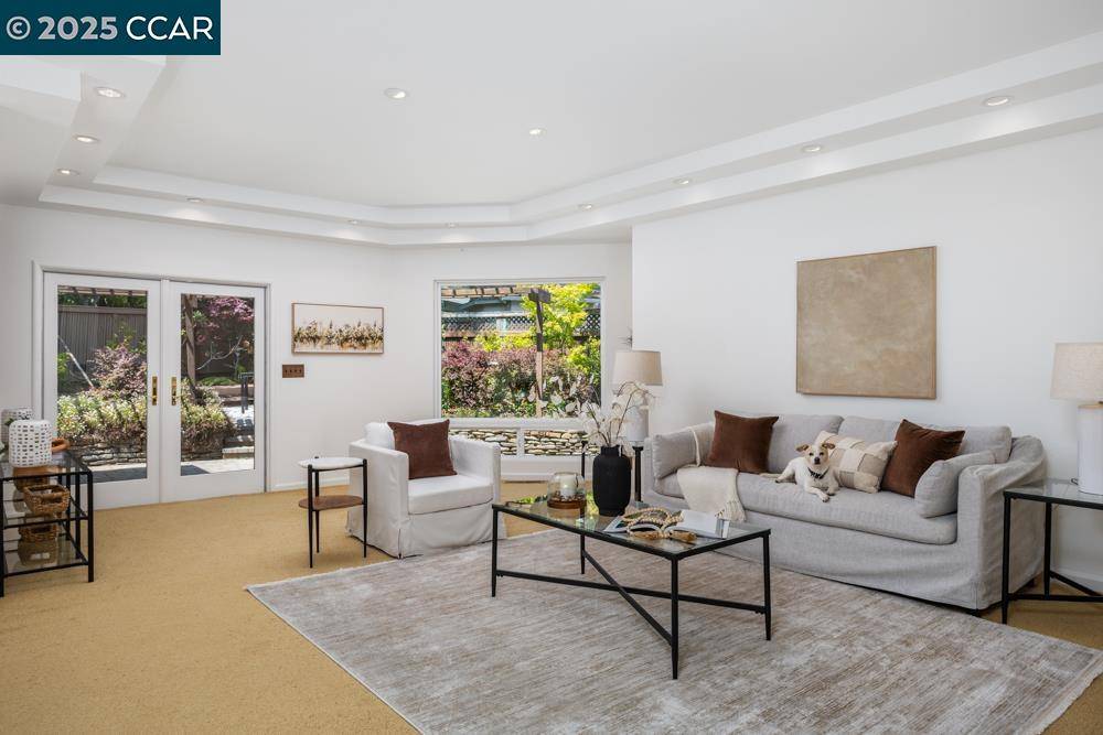 Orinda, CA 94563,244 Ivy Dr
