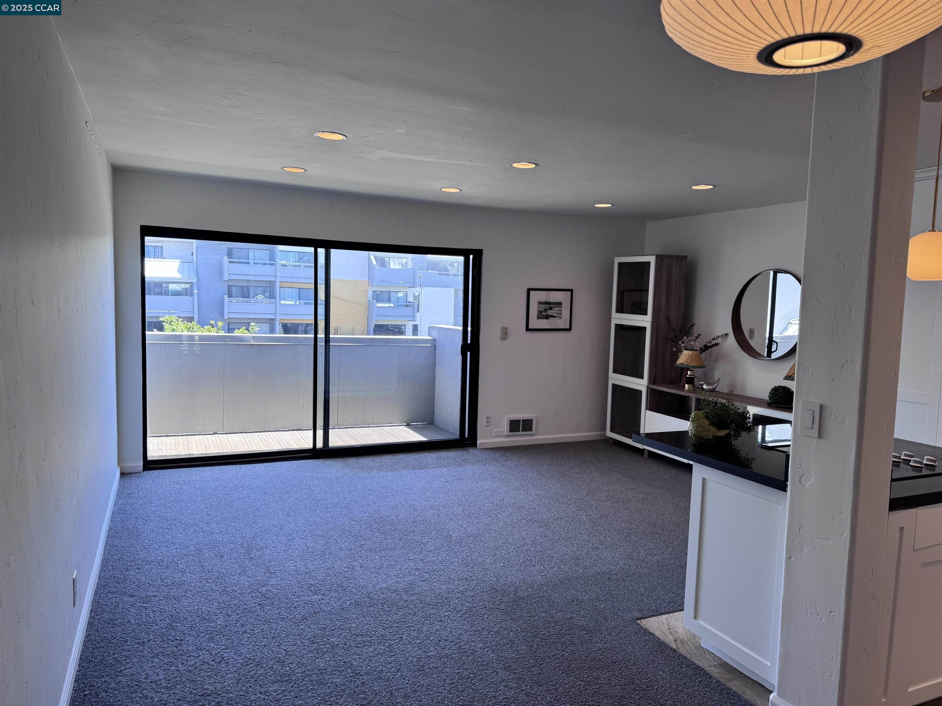 Oakland, CA 94607,7 Embarcadero #209