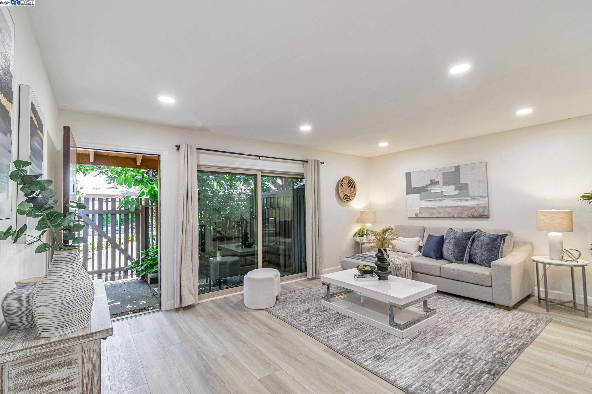 Sunnyvale, CA 94086,215 Red Oak Dr #C