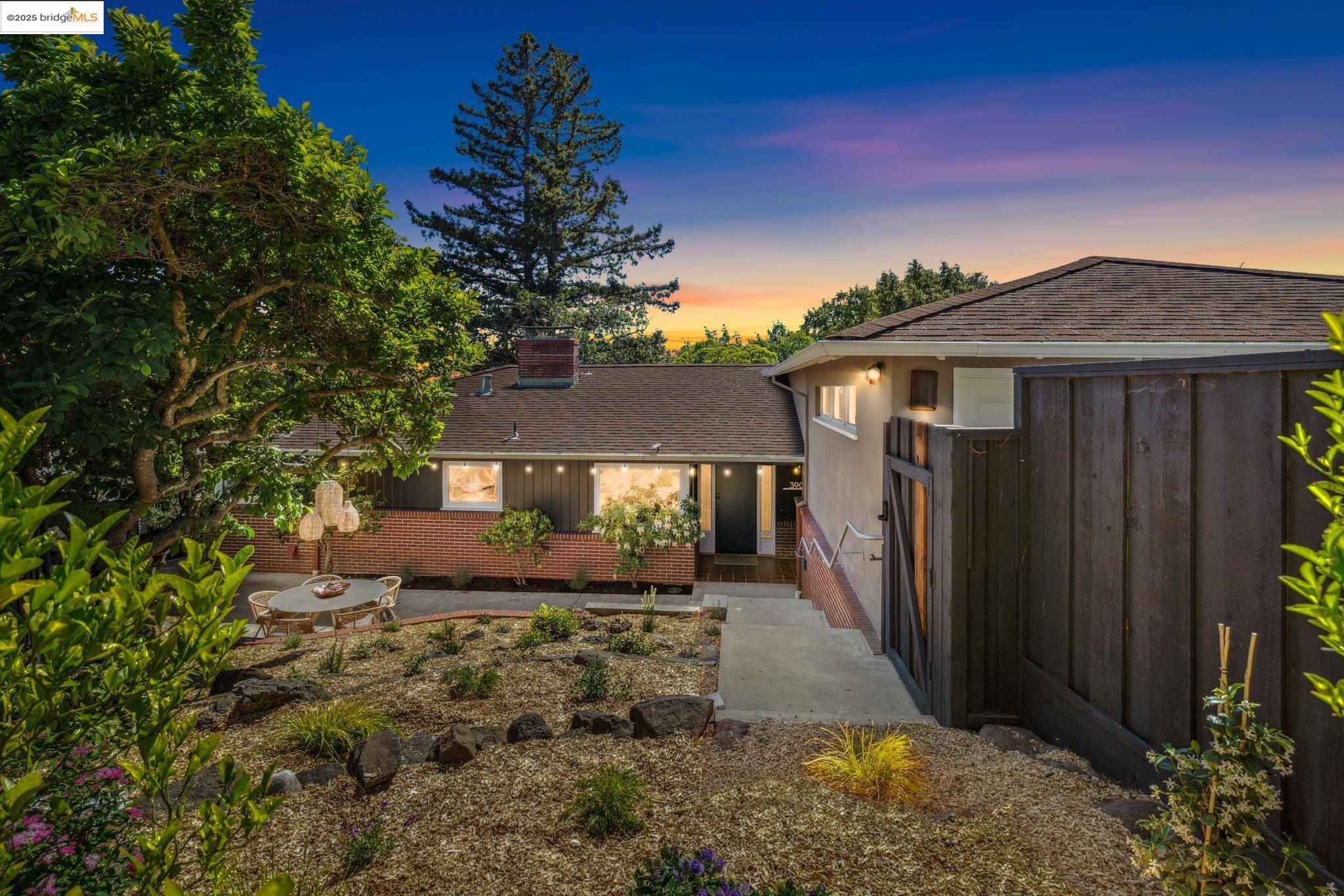 Oakland, CA 94602,3901 Oakmore Rd