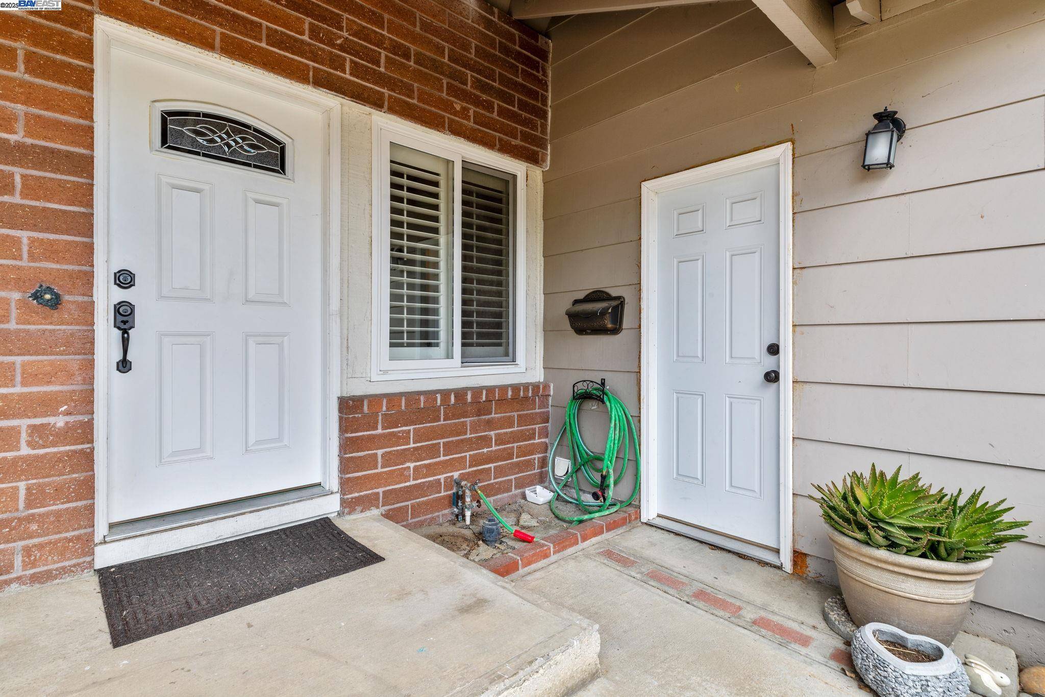 Livermore, CA 94550,368 Helen Way