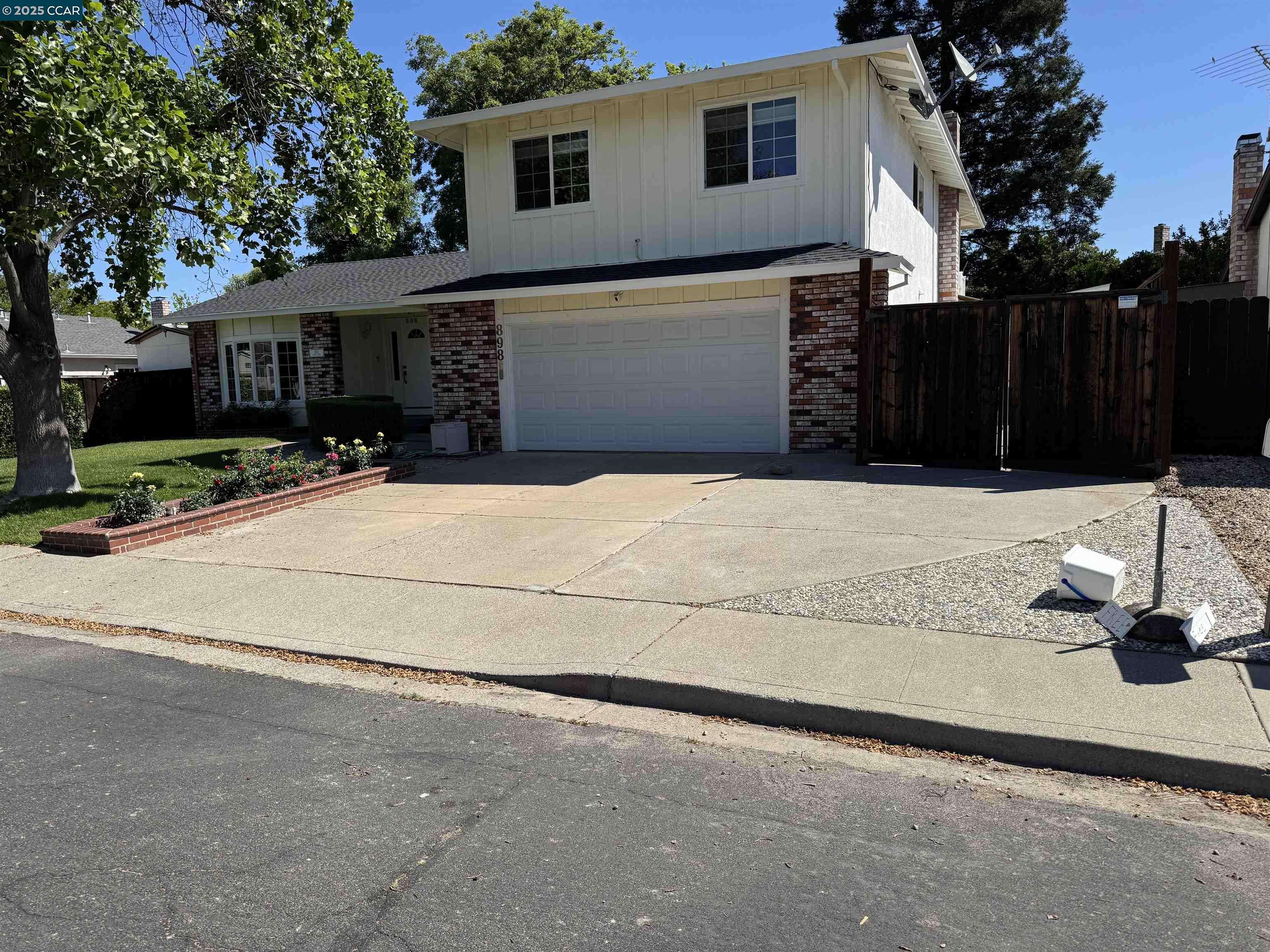 Concord, CA 94518,898 Luxury Dr