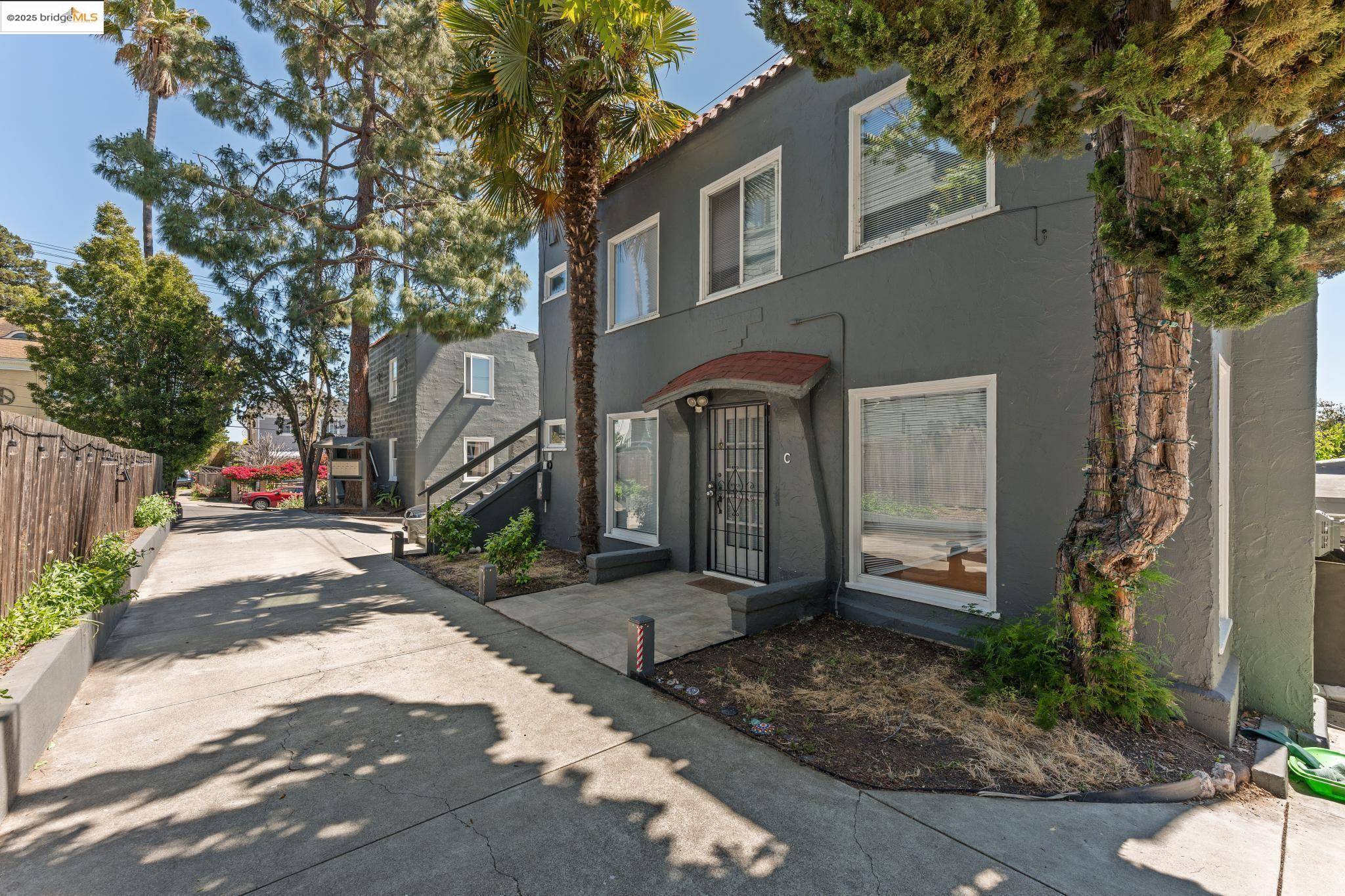 Oakland, CA 94610,2823 11Th Ave #C