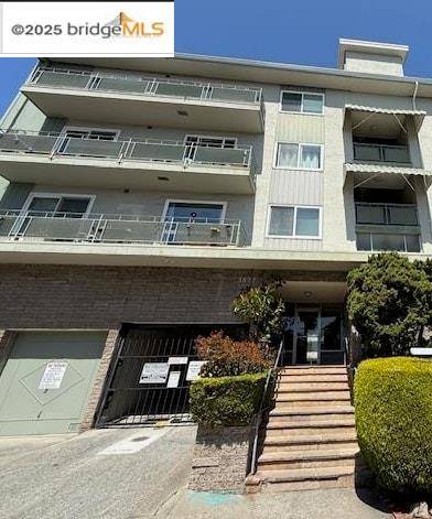 Oakland, CA 94611,3877 Howe St #210