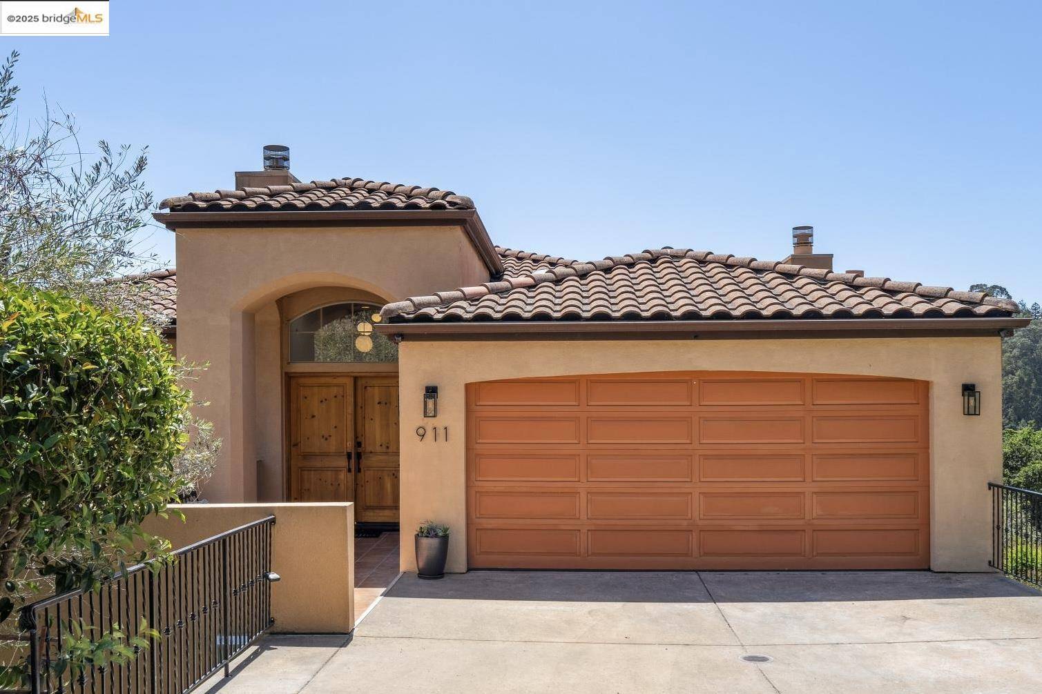 Oakland, CA 94611,911 Aquarius Way