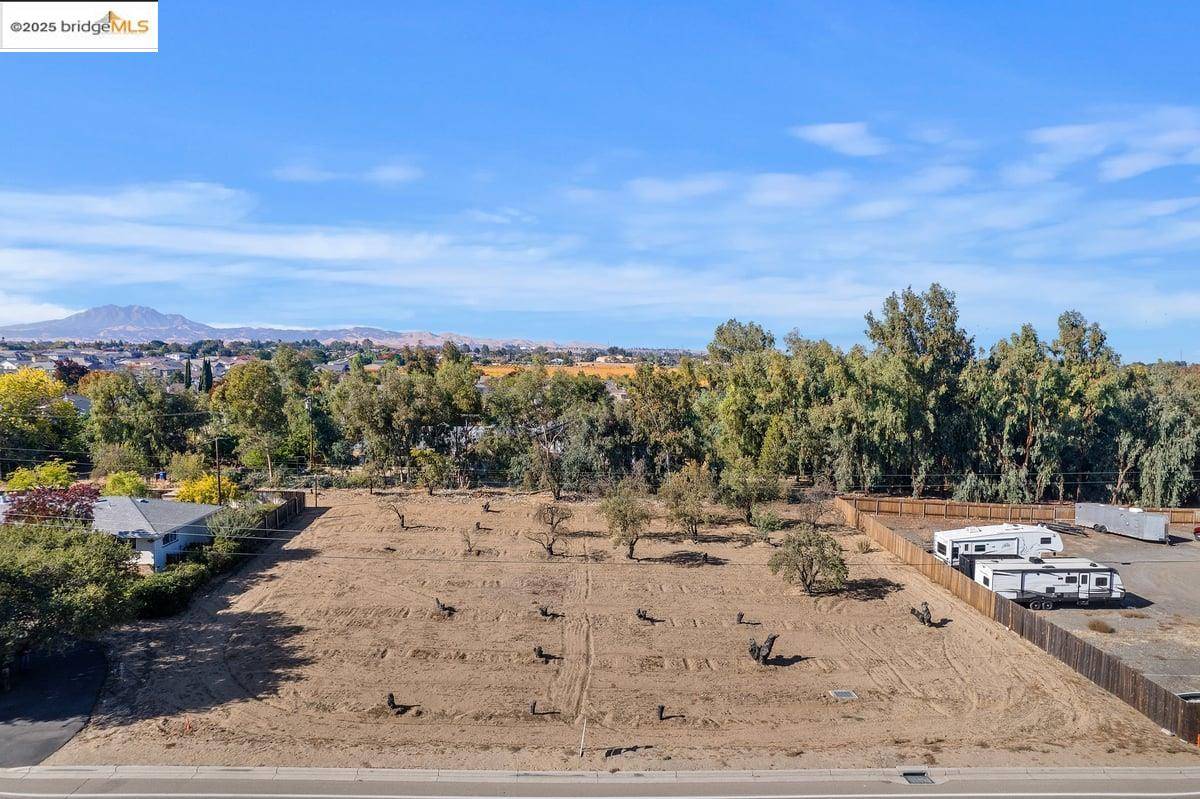 Oakley, CA 94561,3901-B Rose Avenue