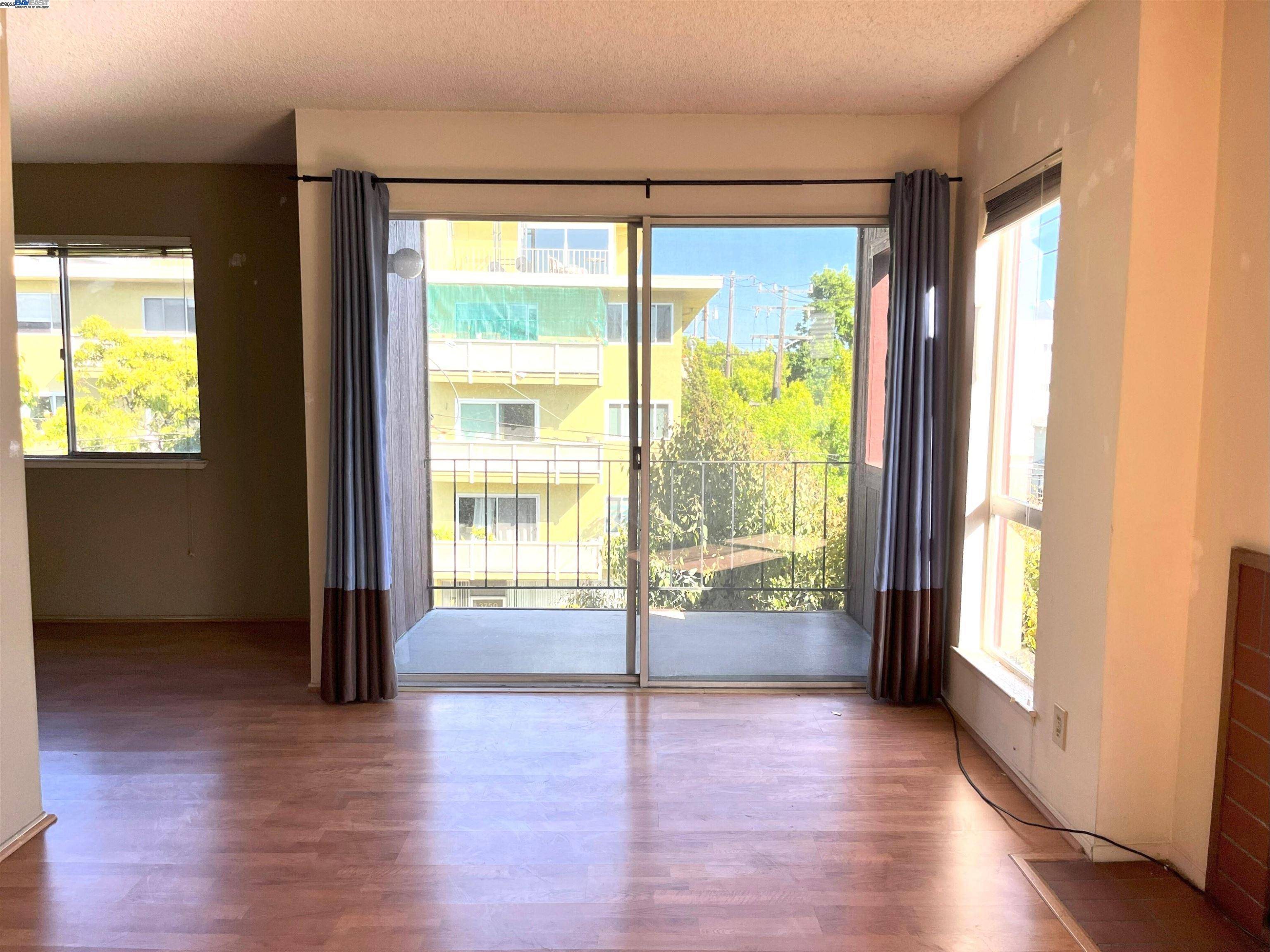 Oakland, CA 94611,3751 Harrison St #301