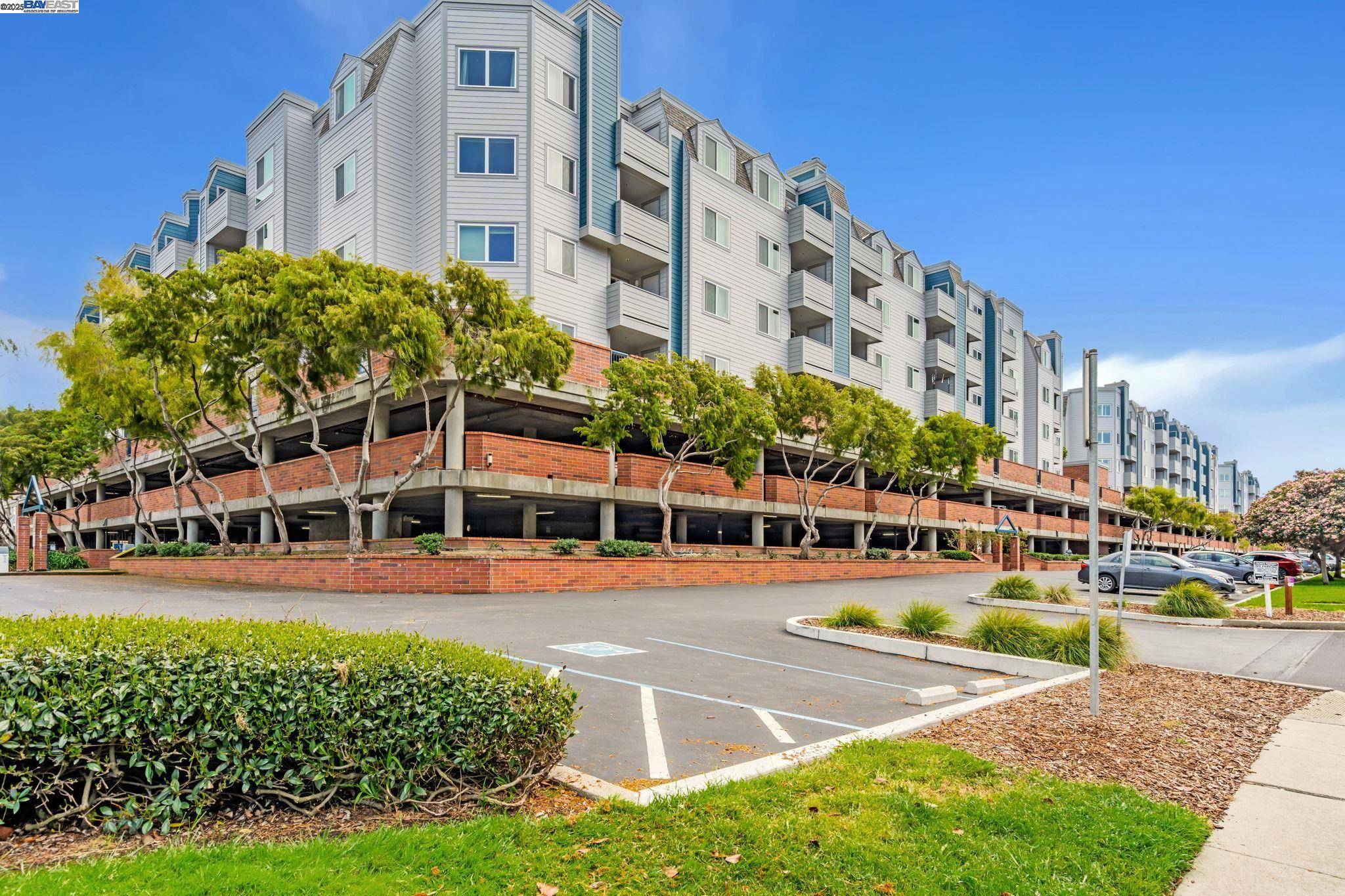 Emeryville, CA 94608,6400 Christie Ave #3404