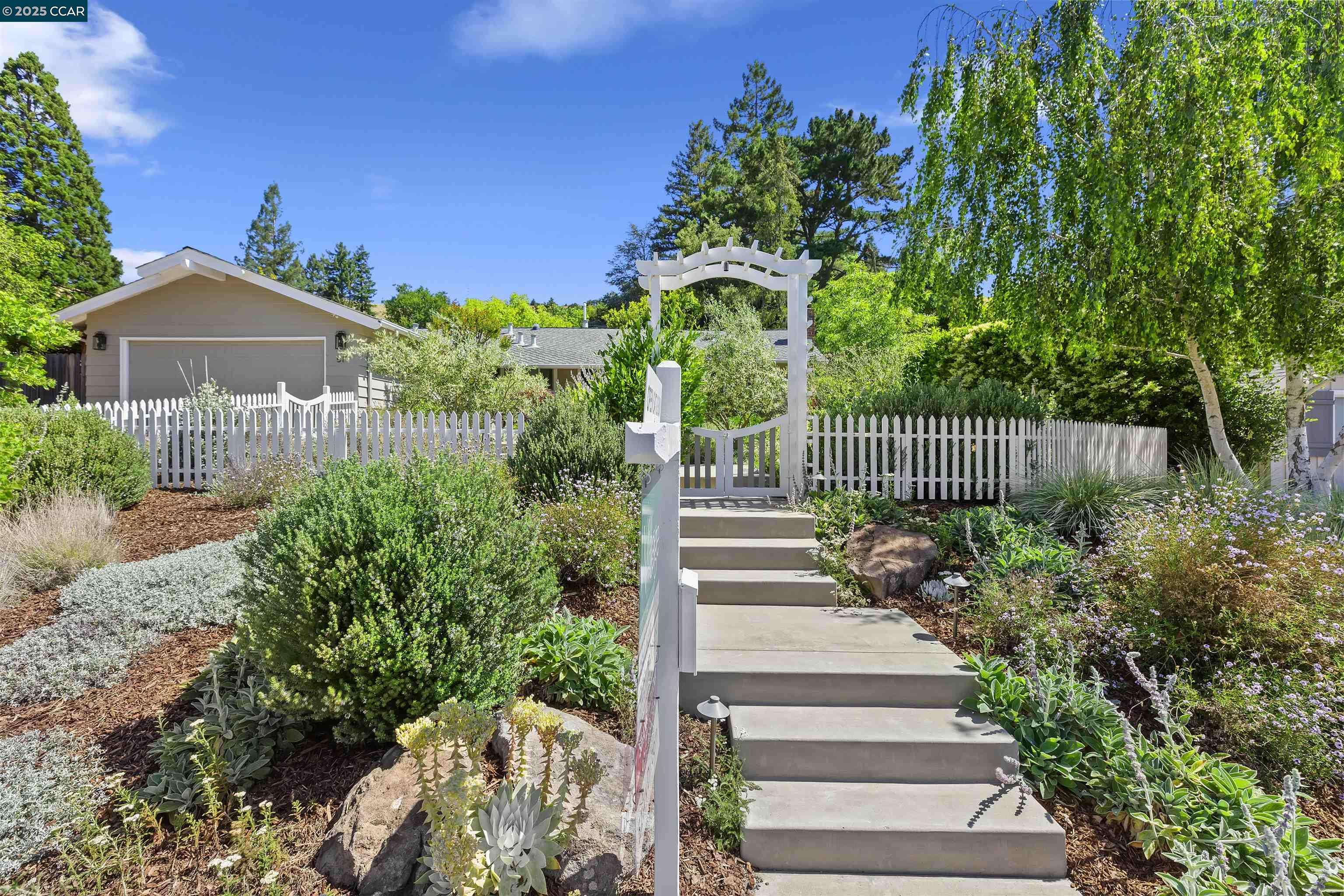 Orinda, CA 94563,51 Ivy Dr