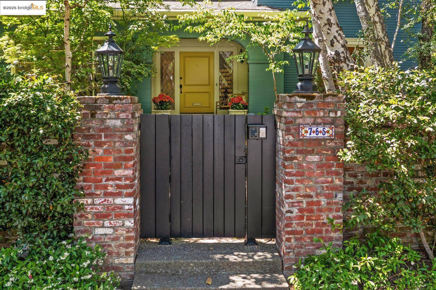 Palo Alto, CA 94301,765 University Ave