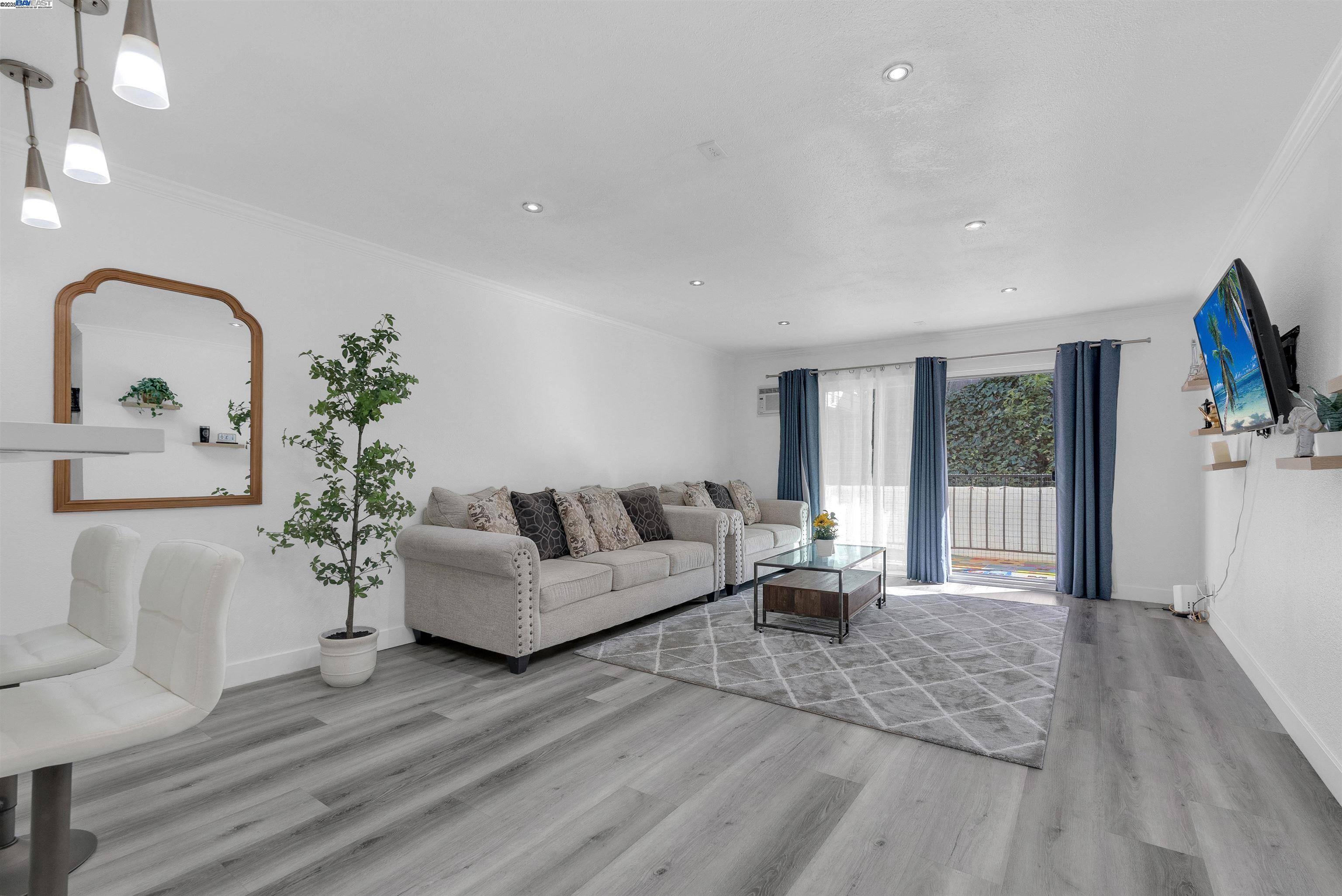 Castro Valley, CA 94546,2500 Miramar Ave #203