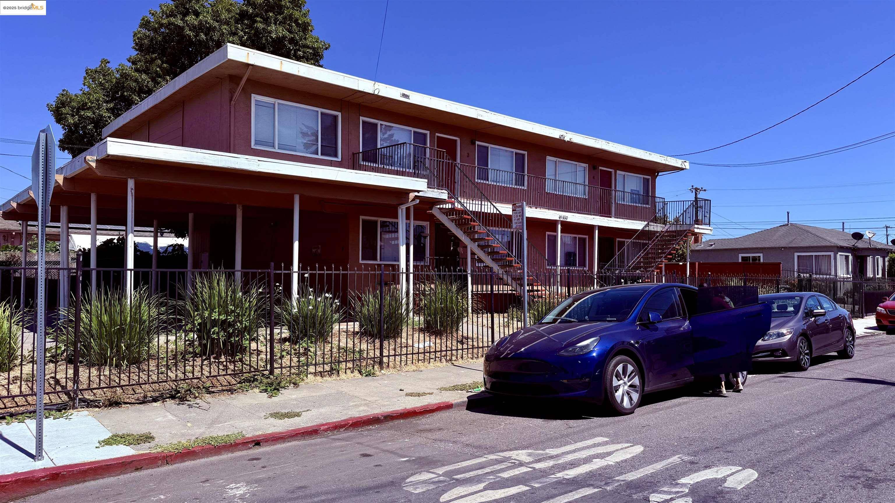 Oakland, CA 94603,10100 Walnut #2
