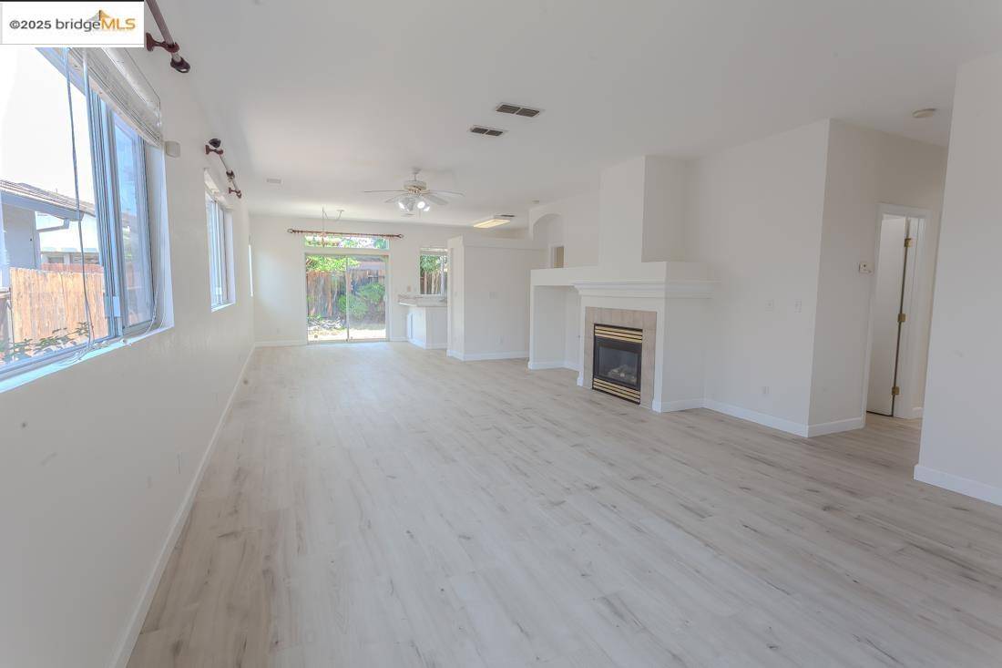 Sacramento, CA 95829,7929 Dersingham DR