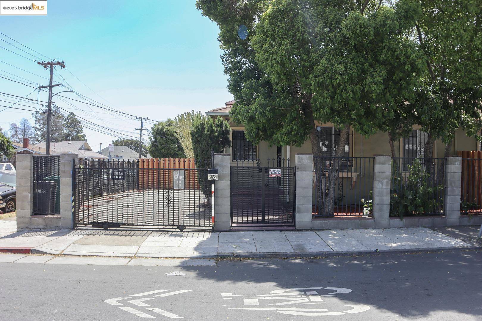 Oakland, CA 94621,6921 Flora ST