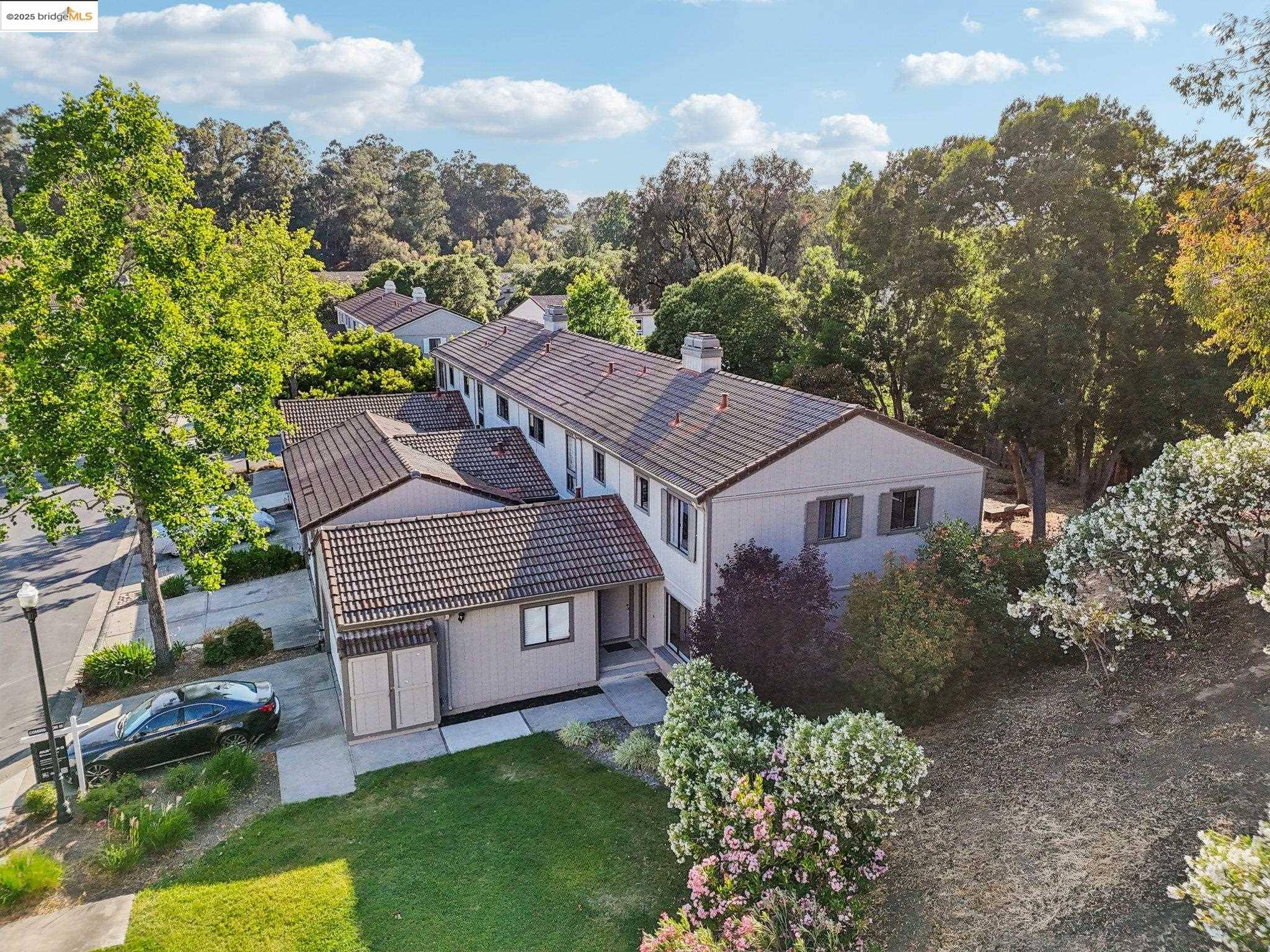 Hercules, CA 94547,9 Moraine CT