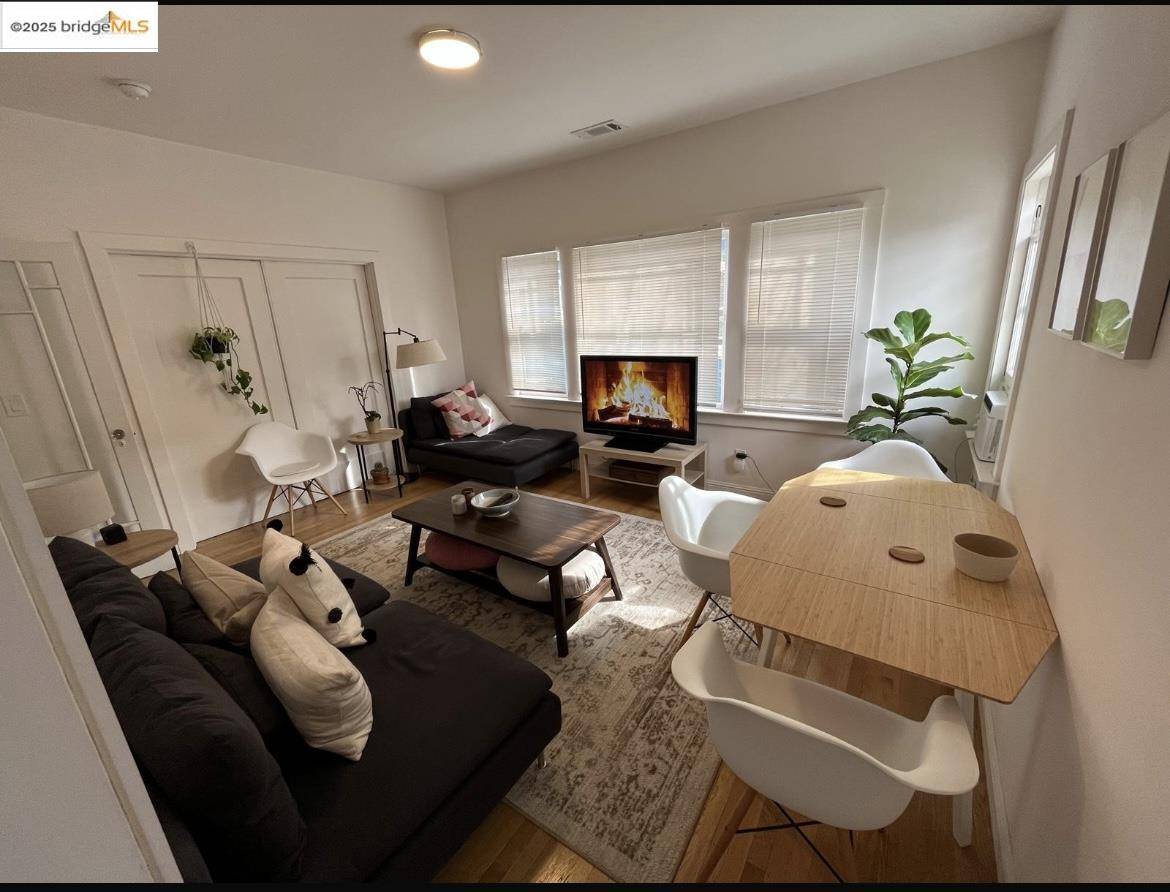Berkeley, CA 94705,2942 HILLEGASS AVE ##3