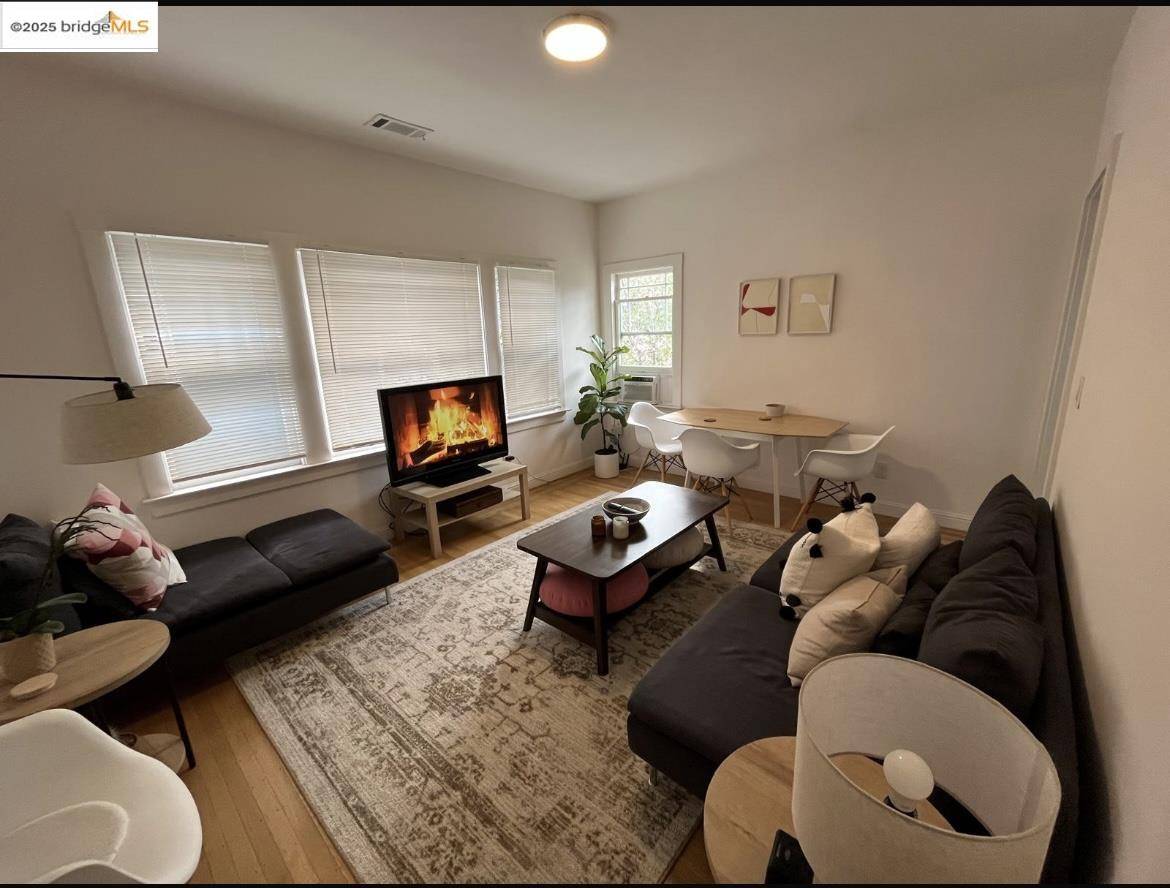 Berkeley, CA 94705,2942 HILLEGASS AVE ##3