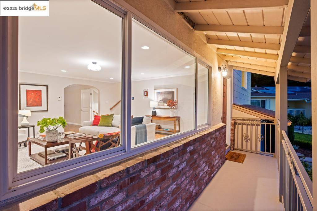 Oakland, CA 94605,21 Maggiora Ct