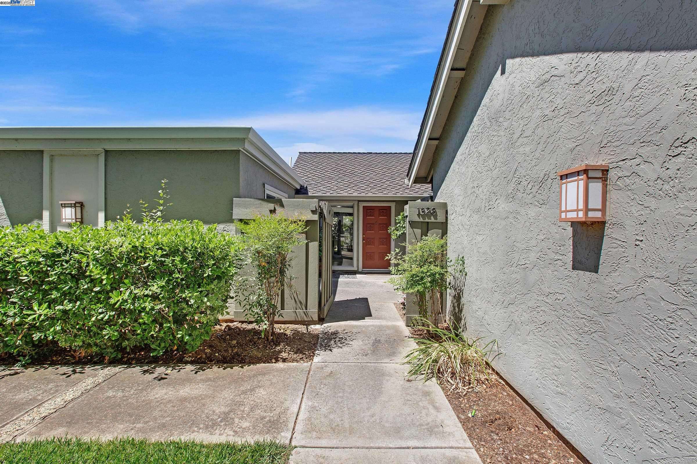 San Jose, CA 95118,1328 Star Bush Ln