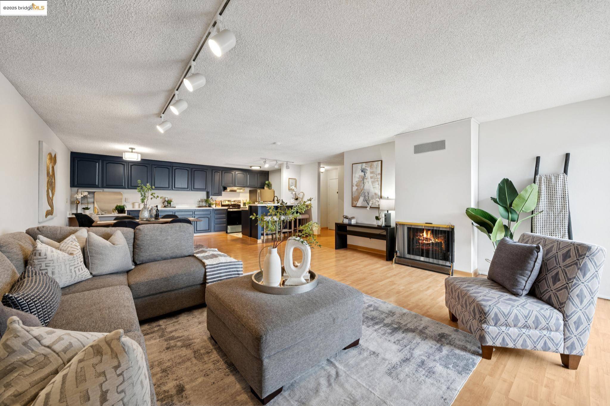 Alameda, CA 94501,960 Shorepoint Ct #320