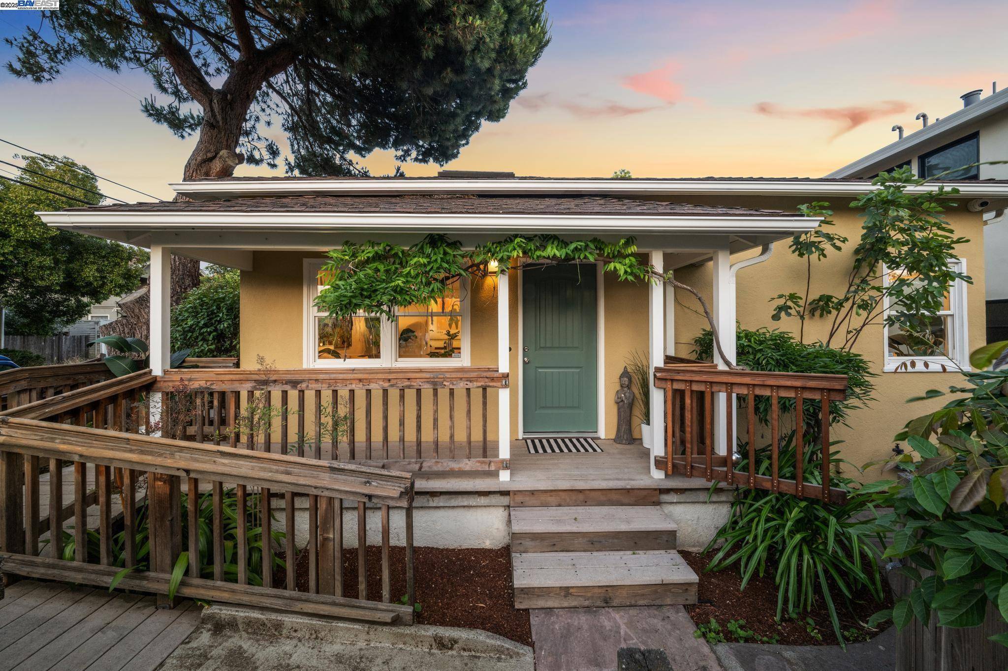 Oakland, CA 94618,5140 LAWTON AVENUE