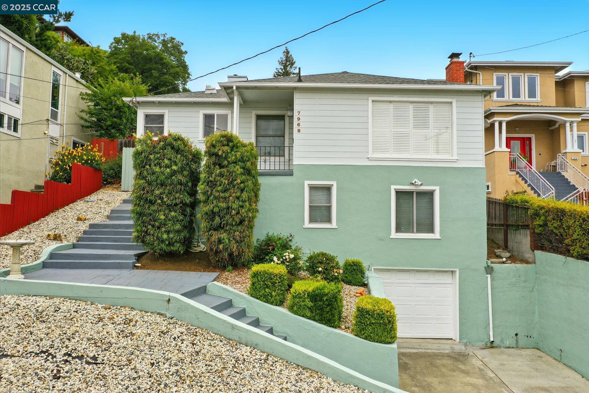 Oakland, CA 94605,7968 Michigan Ave