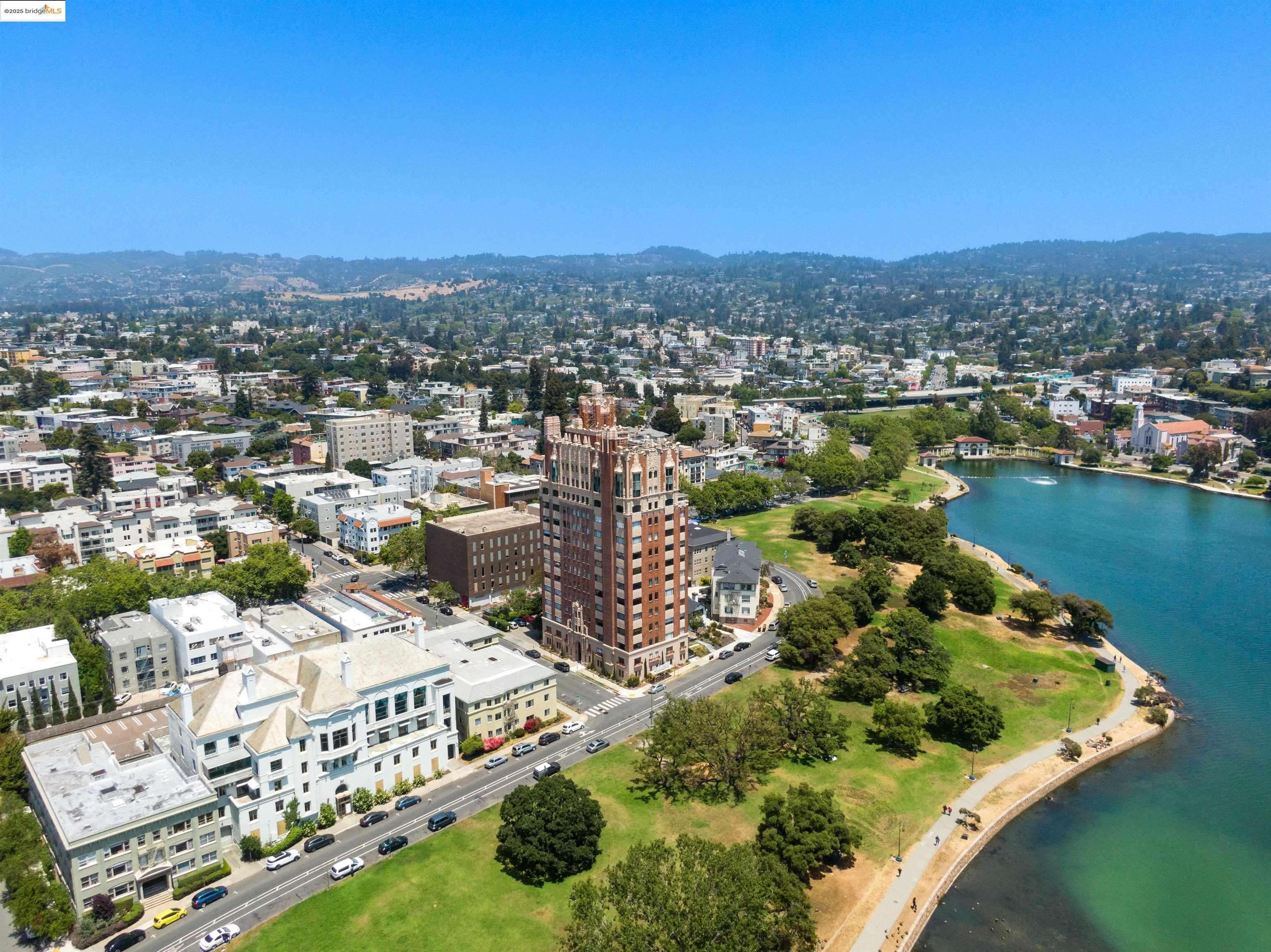 Oakland, CA 94610,492 Staten Ave #301