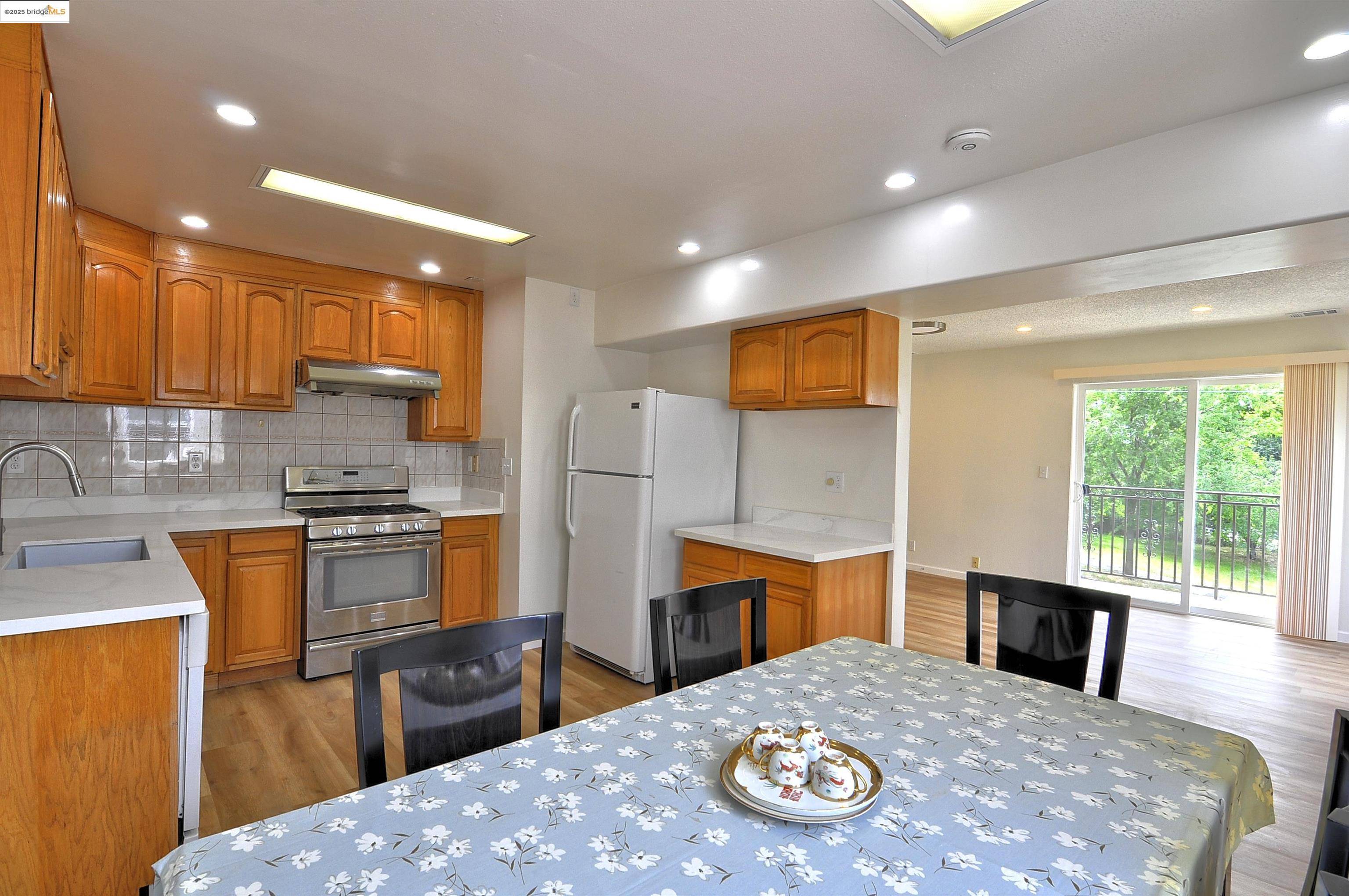 Oakland, CA 94606,1604 E 19th St