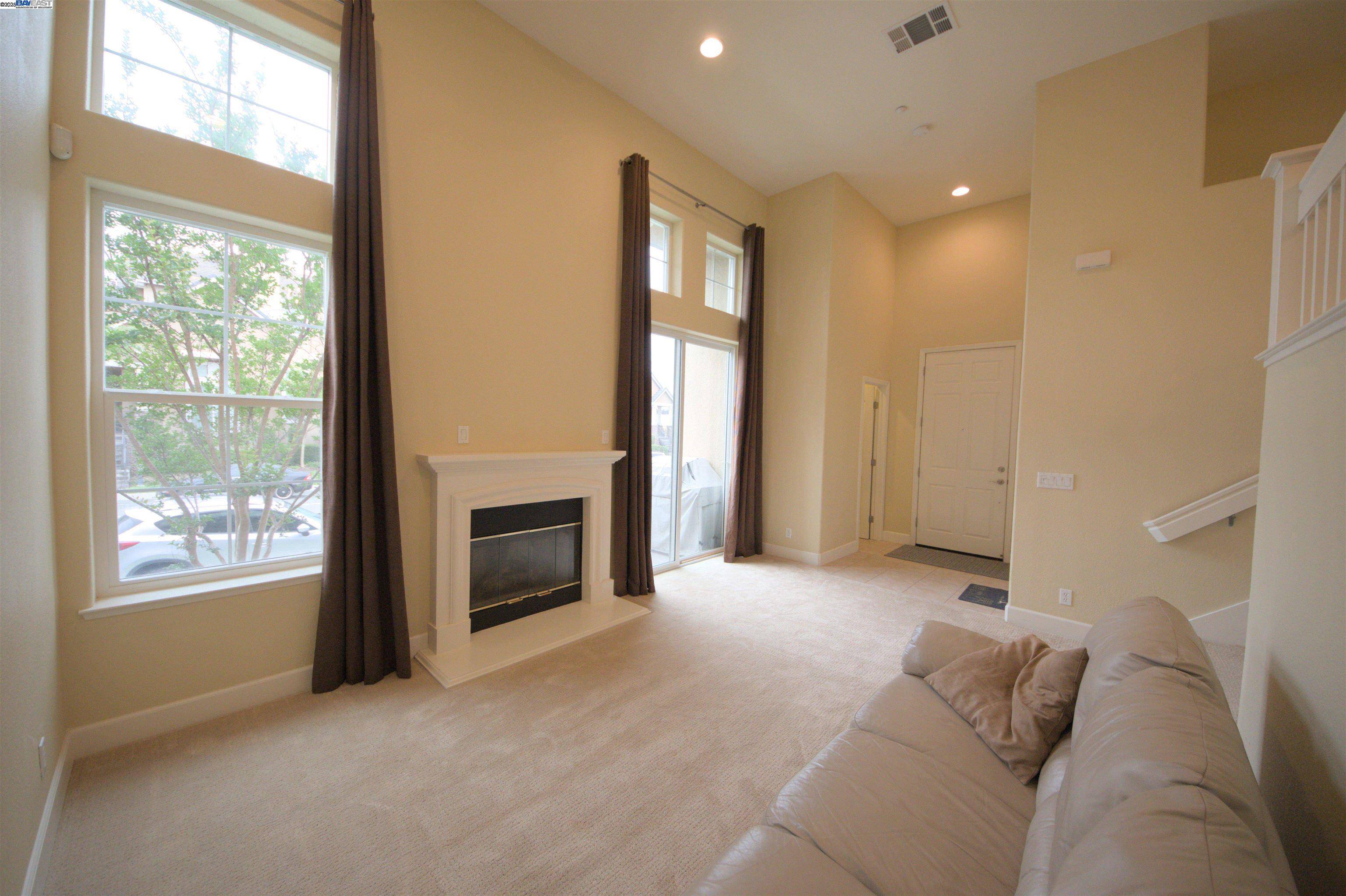 Union City, CA 94587,1067 Green St