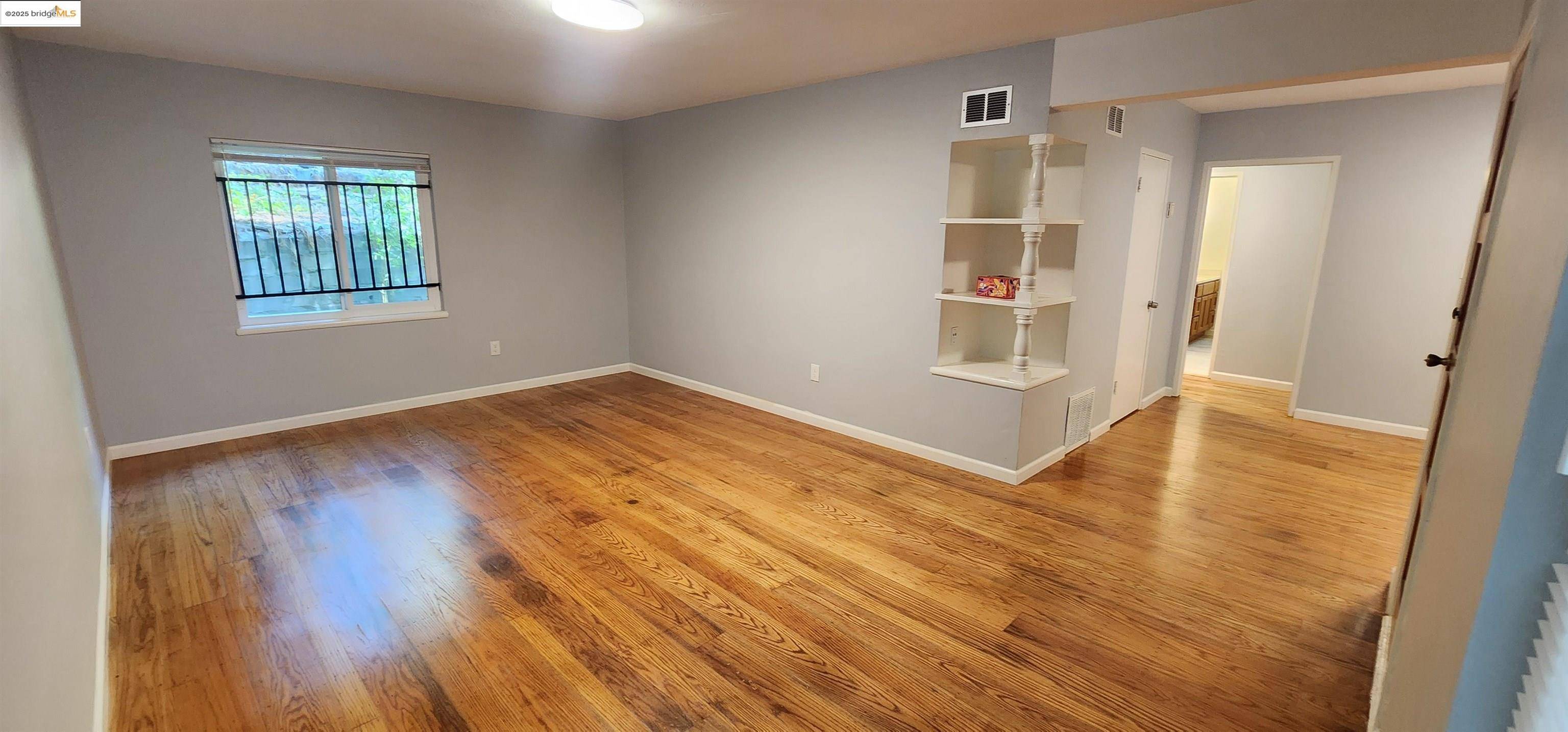 Oakland, CA 94610,3009 Park Blvd #1