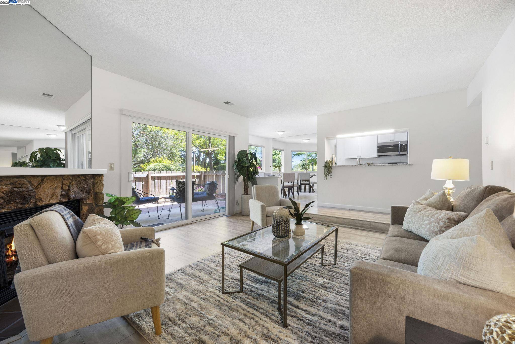 Hayward, CA 94546,21228 Gary Dr #111
