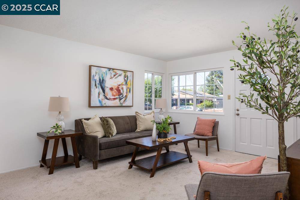 Martinez, CA 94553,4192 Valley Ave