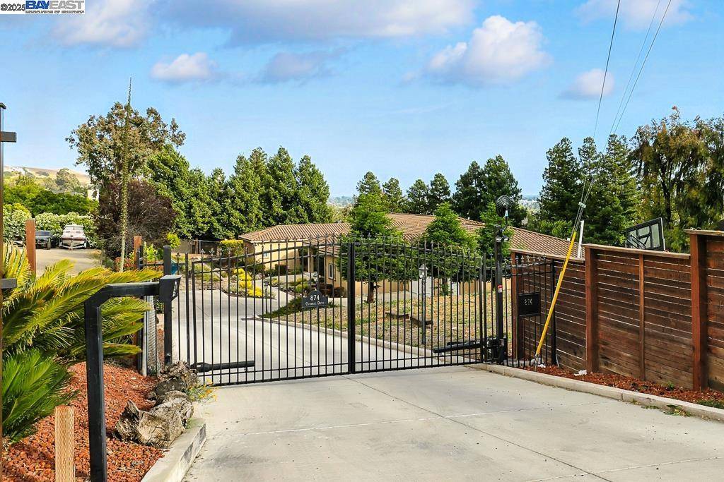 Hayward, CA 94544,874 Overhill Dr