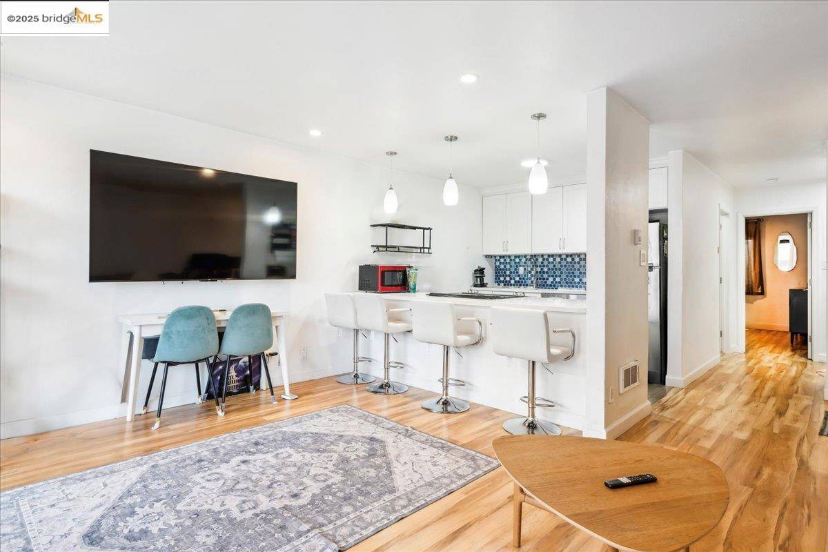 Oakland, CA 94607,5 embarcadero #130