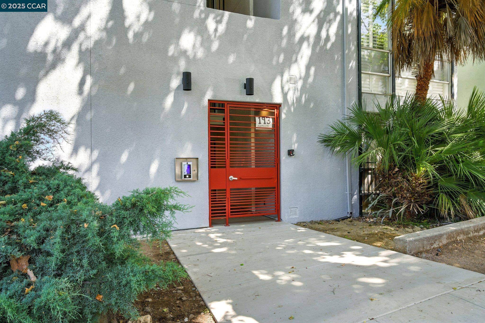 Oakland, CA 94607,193 Montecito #303