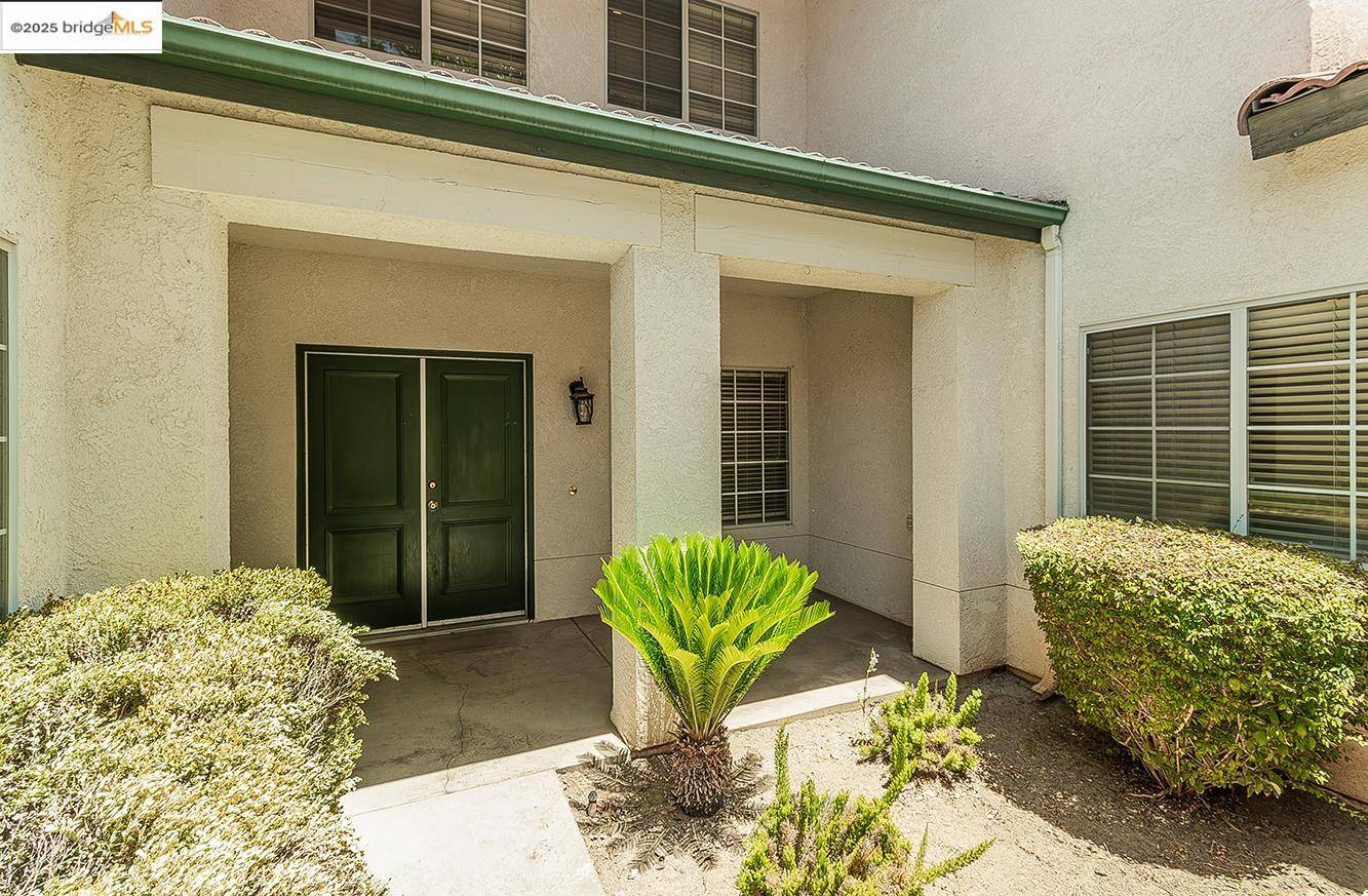 Fresno, CA 93722,W Flint Way