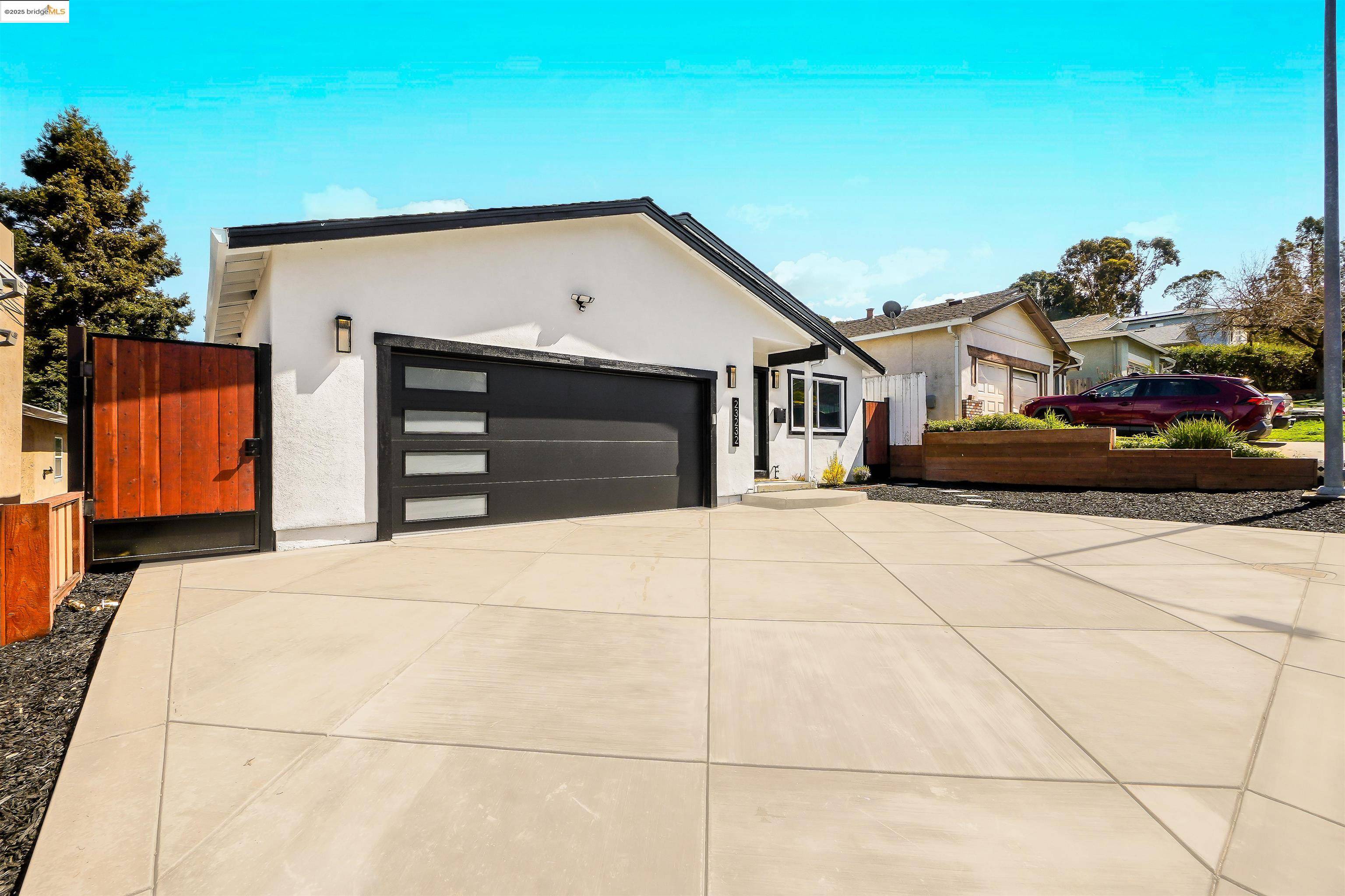 Hayward, CA 94541,23232 Lori Way