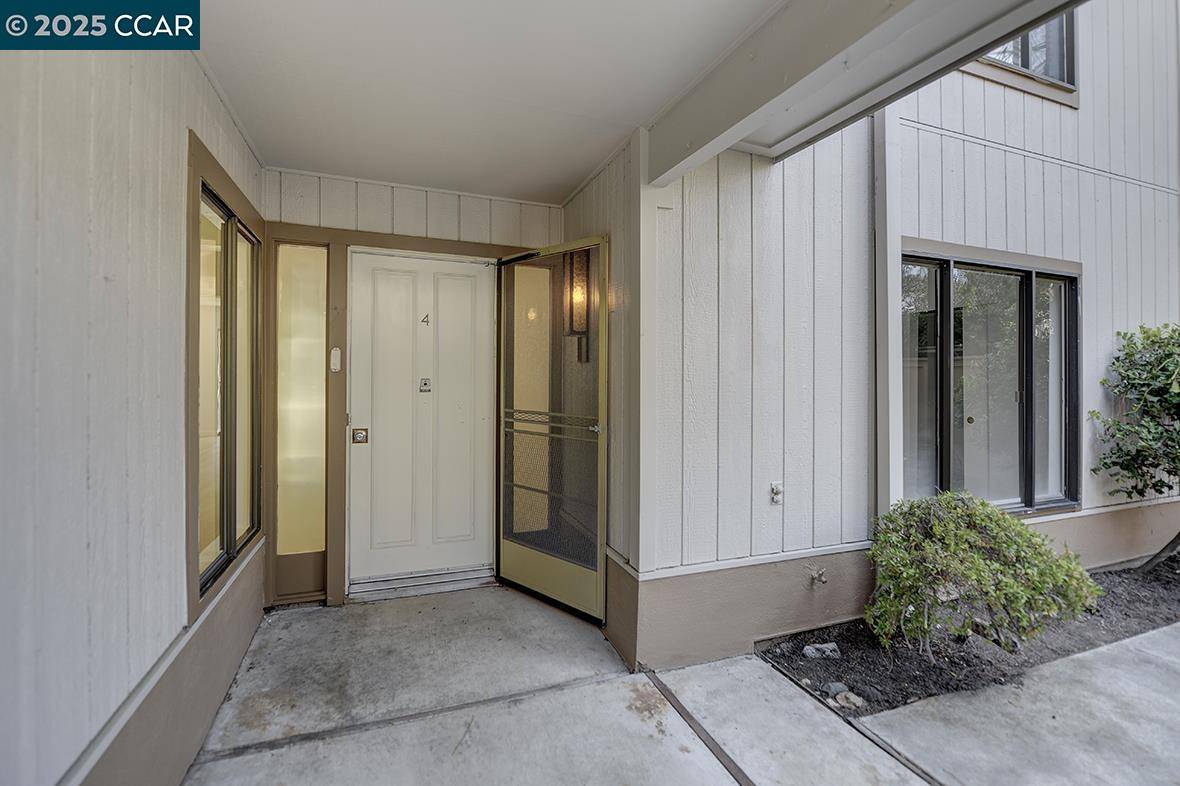 Walnut Creek, CA 94595,1125 Singingwood Ct #4