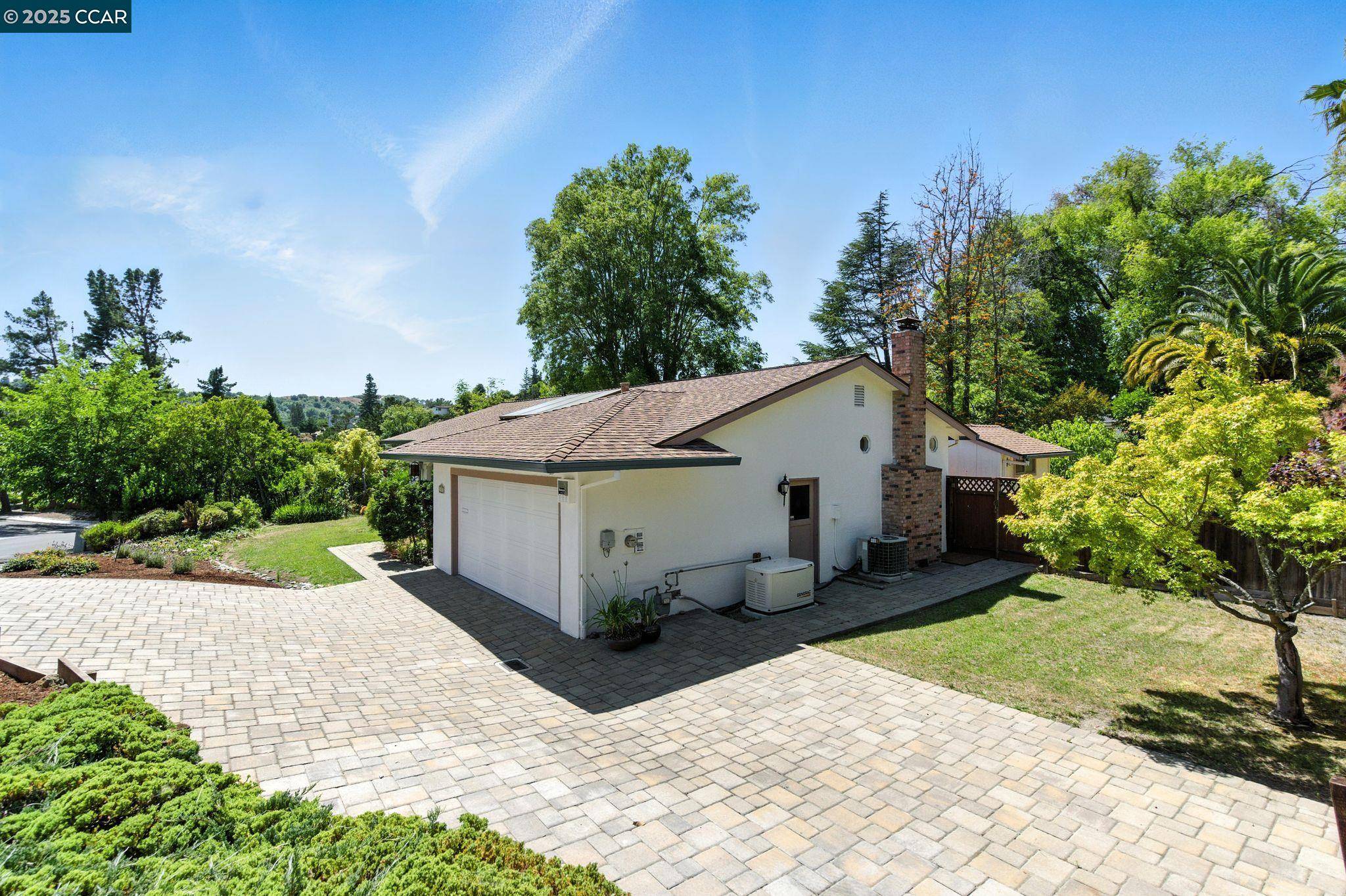 Moraga, CA 94556,3824 Via Granada