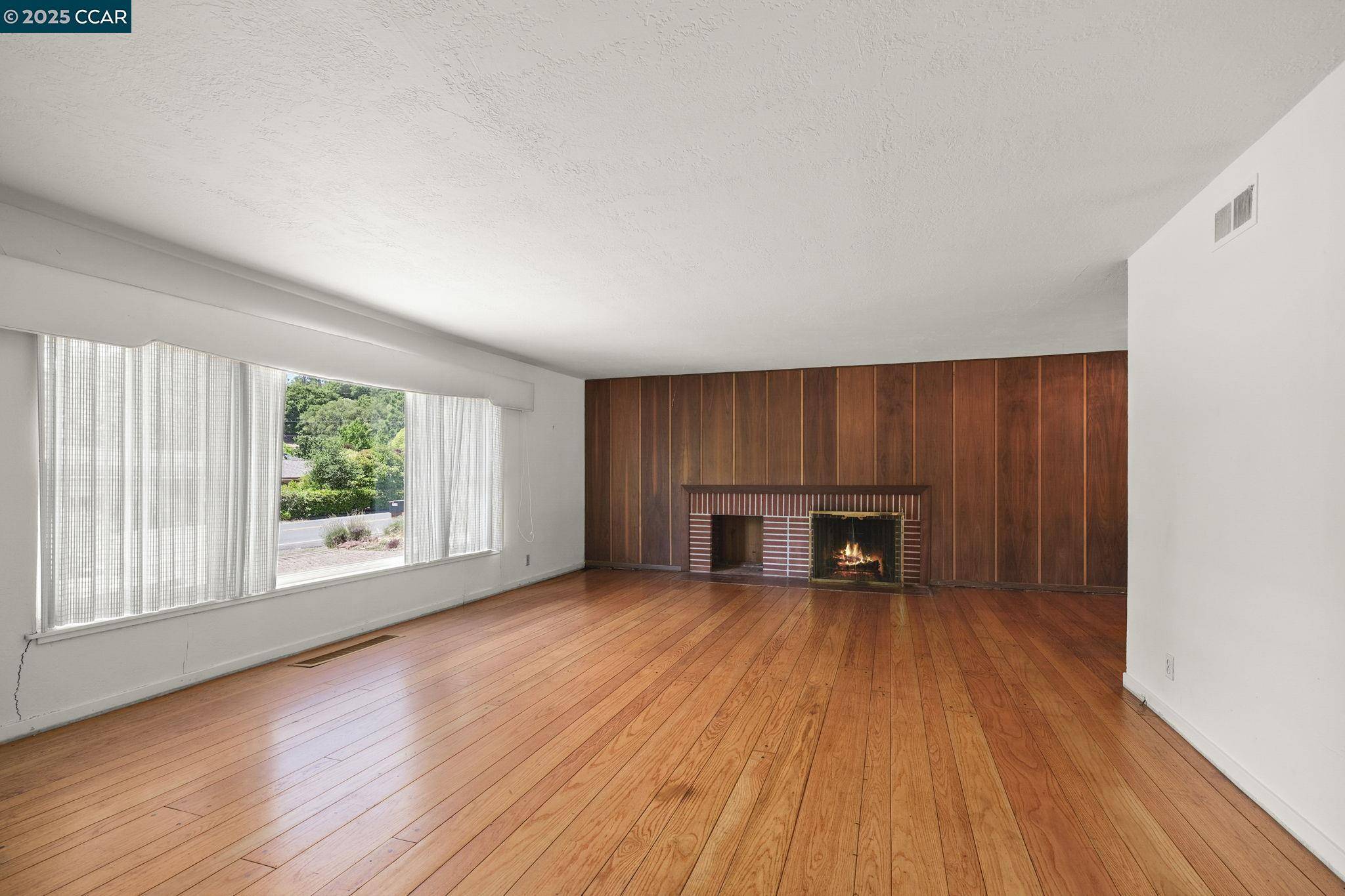Orinda, CA 94563,305 Overhill Rd