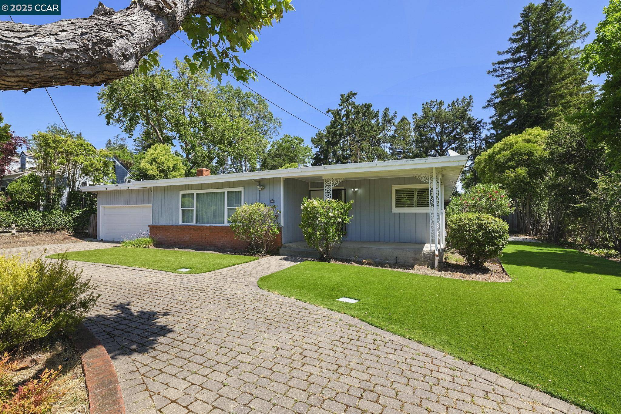 Orinda, CA 94563,305 Overhill Rd