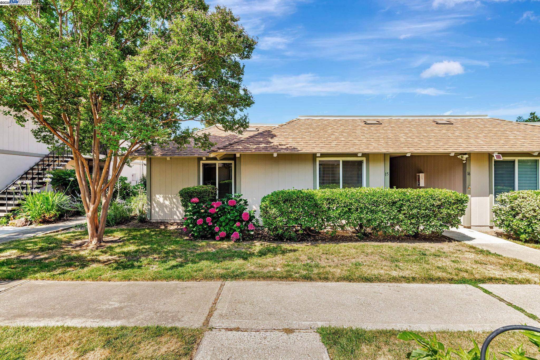 Concord, CA 94518,825 Oak Grove Rd #15