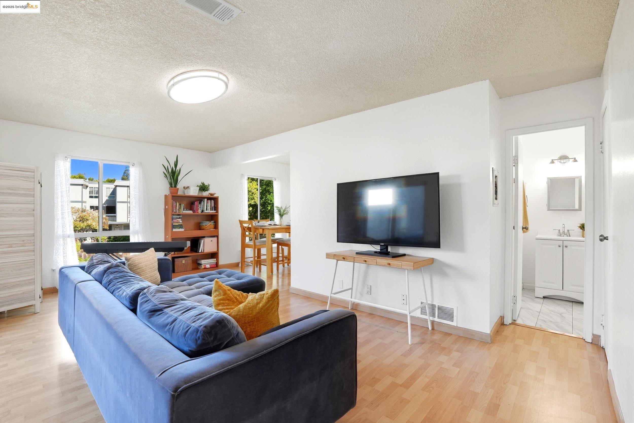 Concord, CA 94518,2036 Sierra Rd #2