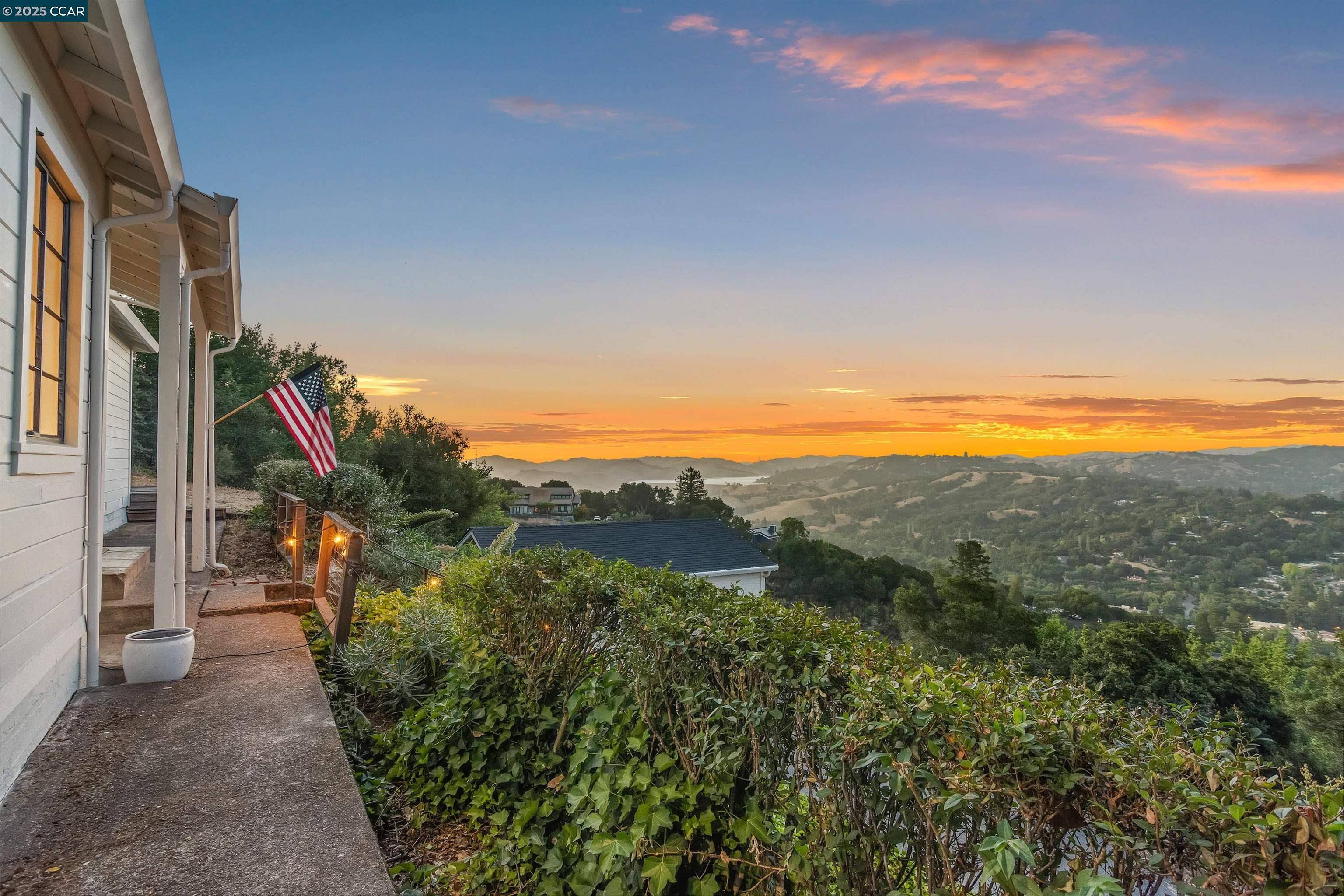 Orinda, CA 94563,85 La Encinal